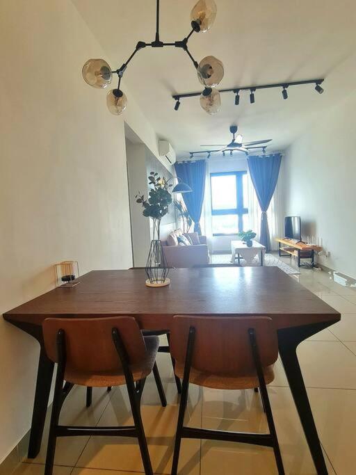 Spacious 3 bedroom suite at Cheras Maluri MRT A48
