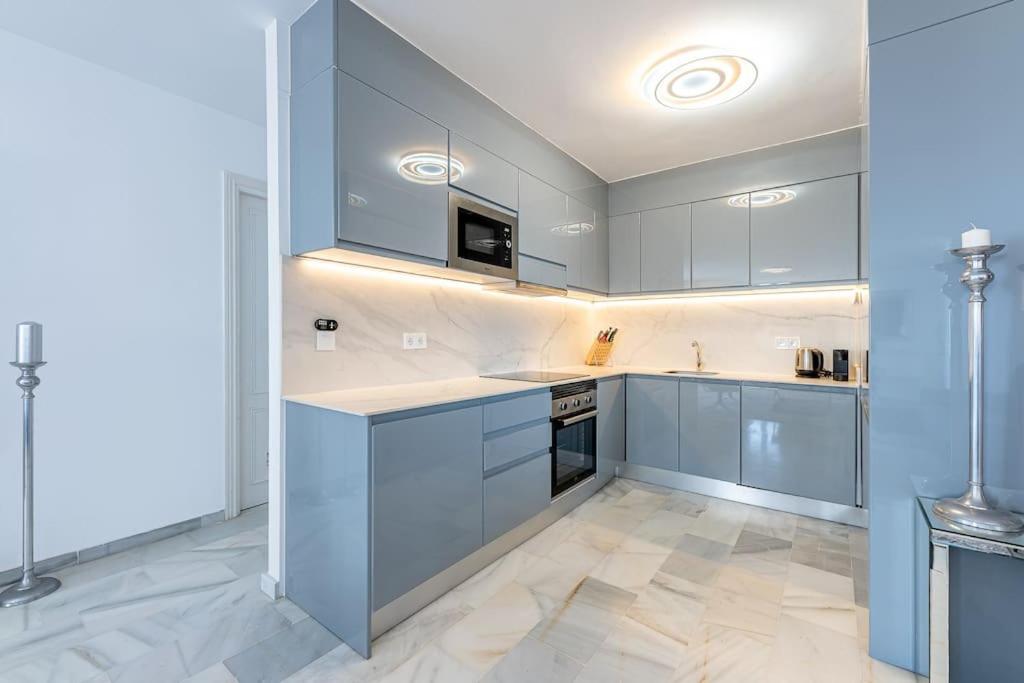 Marbella Vacations - Modern 3 bedroom in Puerto Banus with sea views - Property Image 25