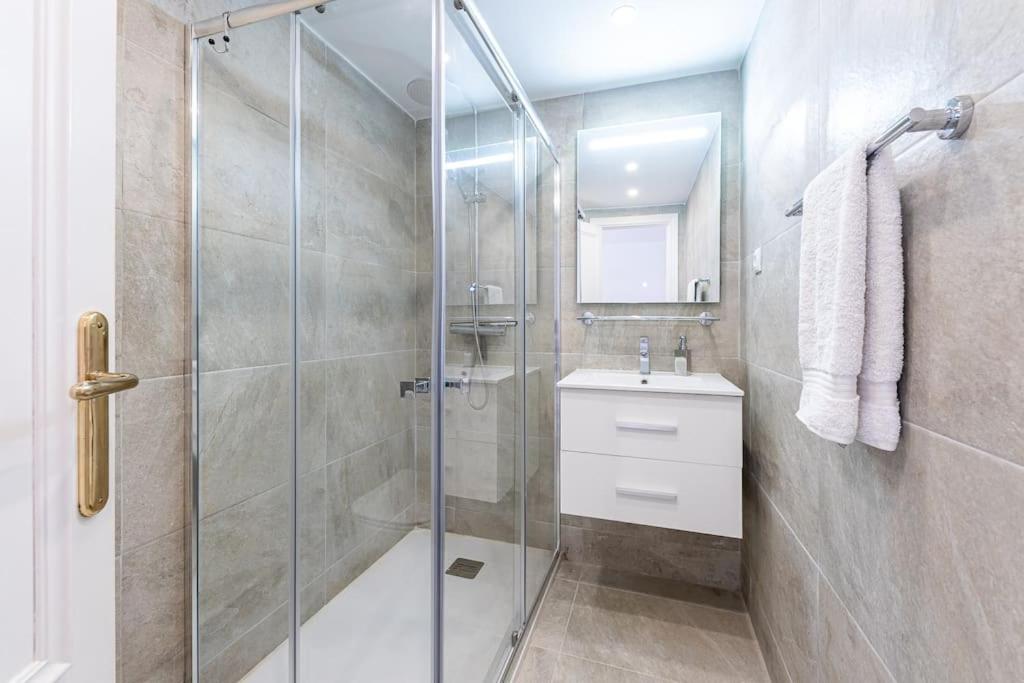 Marbella Vacations - Modern 3 bedroom in Puerto Banus with sea views - Property Image 20