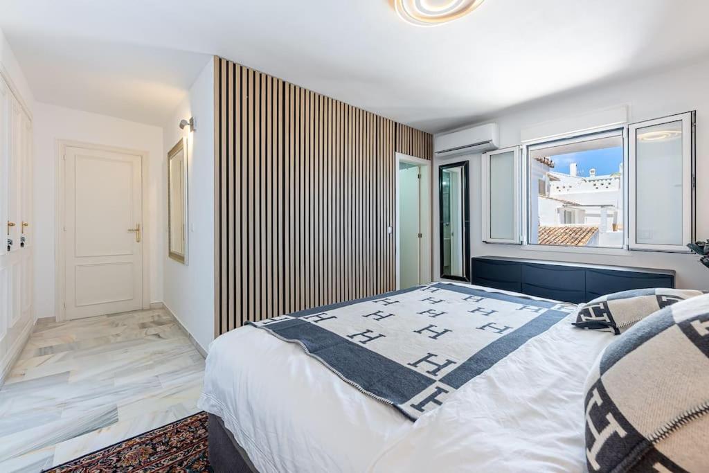 Marbella Vacations - Modern 3 bedroom in Puerto Banus with sea views - Property Image 5