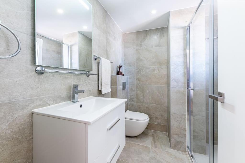 Marbella Vacations - Modern 3 bedroom in Puerto Banus with sea views - Property Image 2