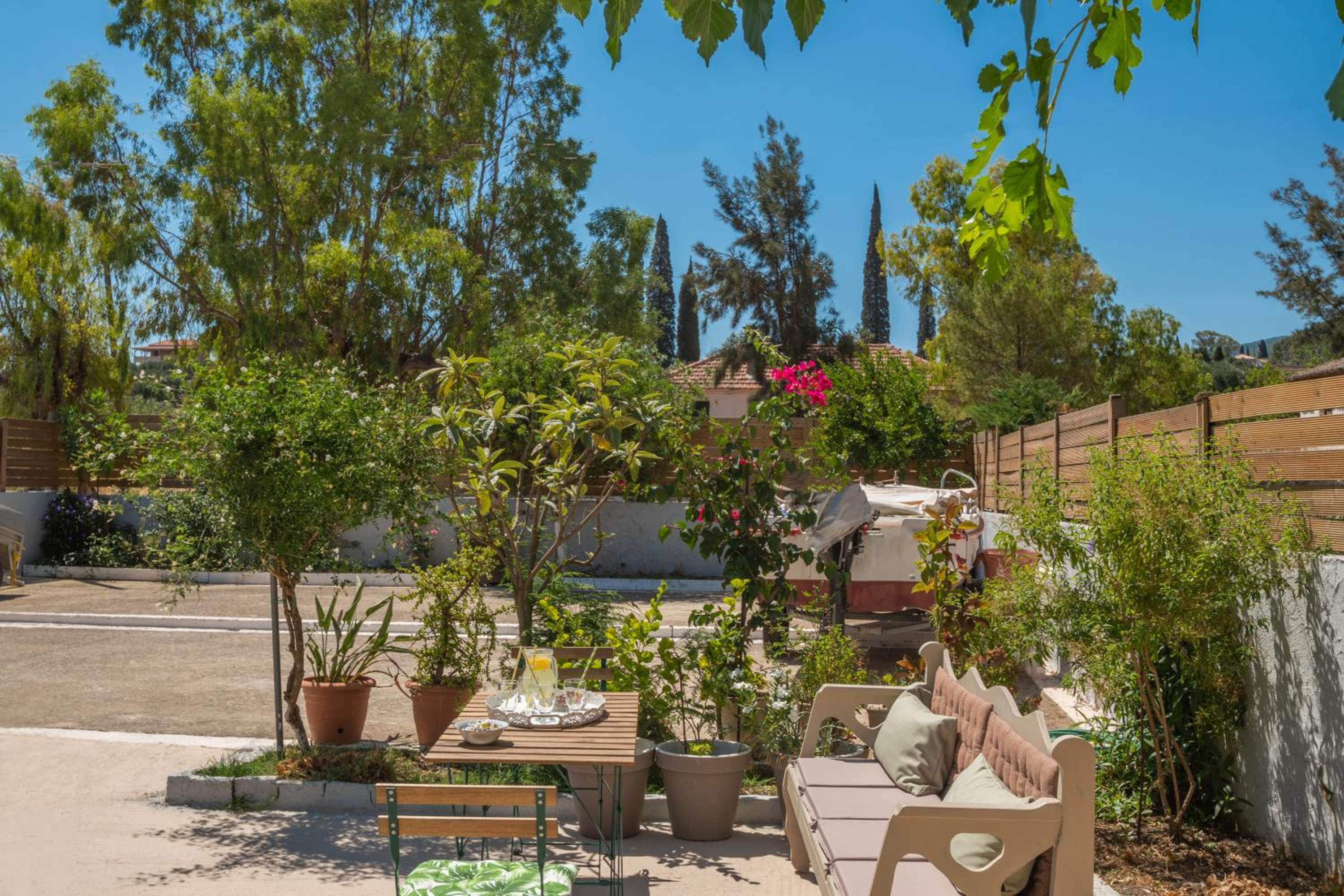 Butterfly House by "elite" photo 3