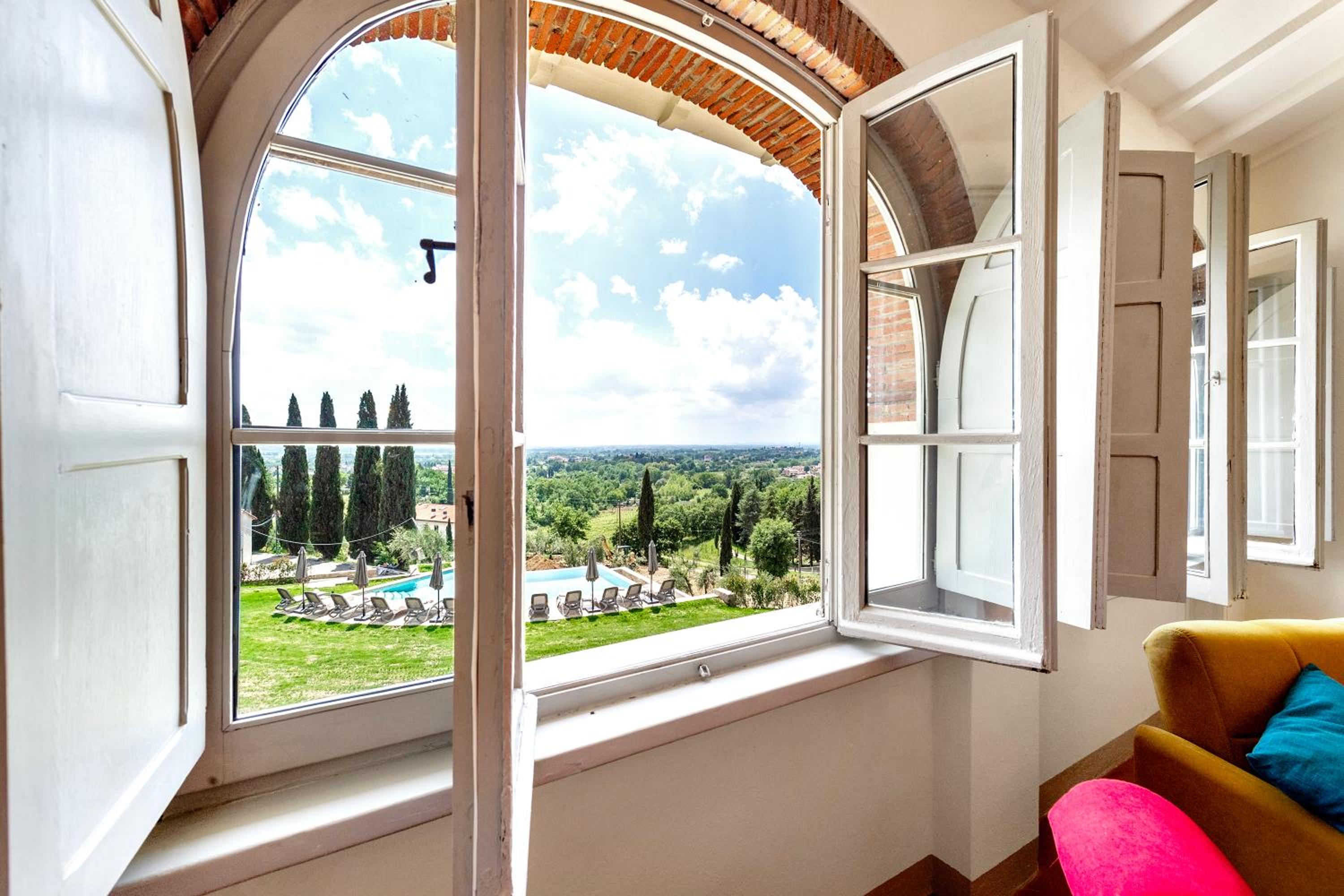 Villa Chimera Green 10 with Pool & Gym