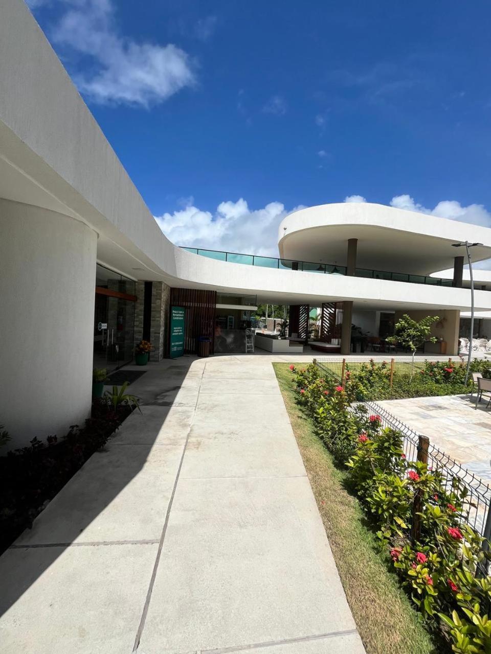 Resort em Porto de Galinhas- Flat Térreo Frente Piscinas- Muro Alto-B18