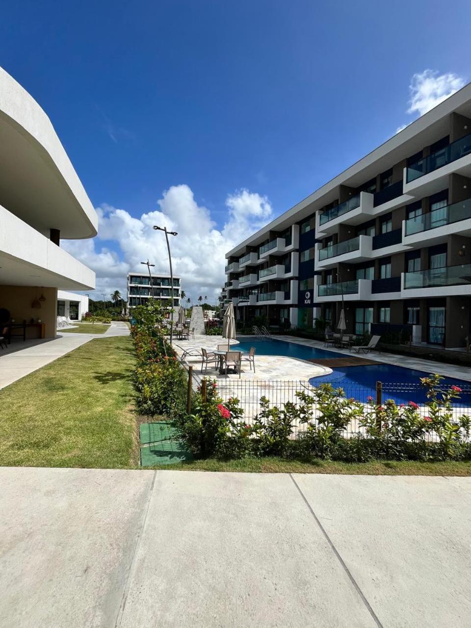Resort em Porto de Galinhas- Flat Térreo Frente Piscinas- Muro Alto-B18