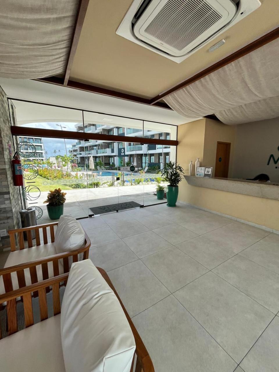 Resort em Porto de Galinhas- Flat Térreo Frente Piscinas- Muro Alto-B18