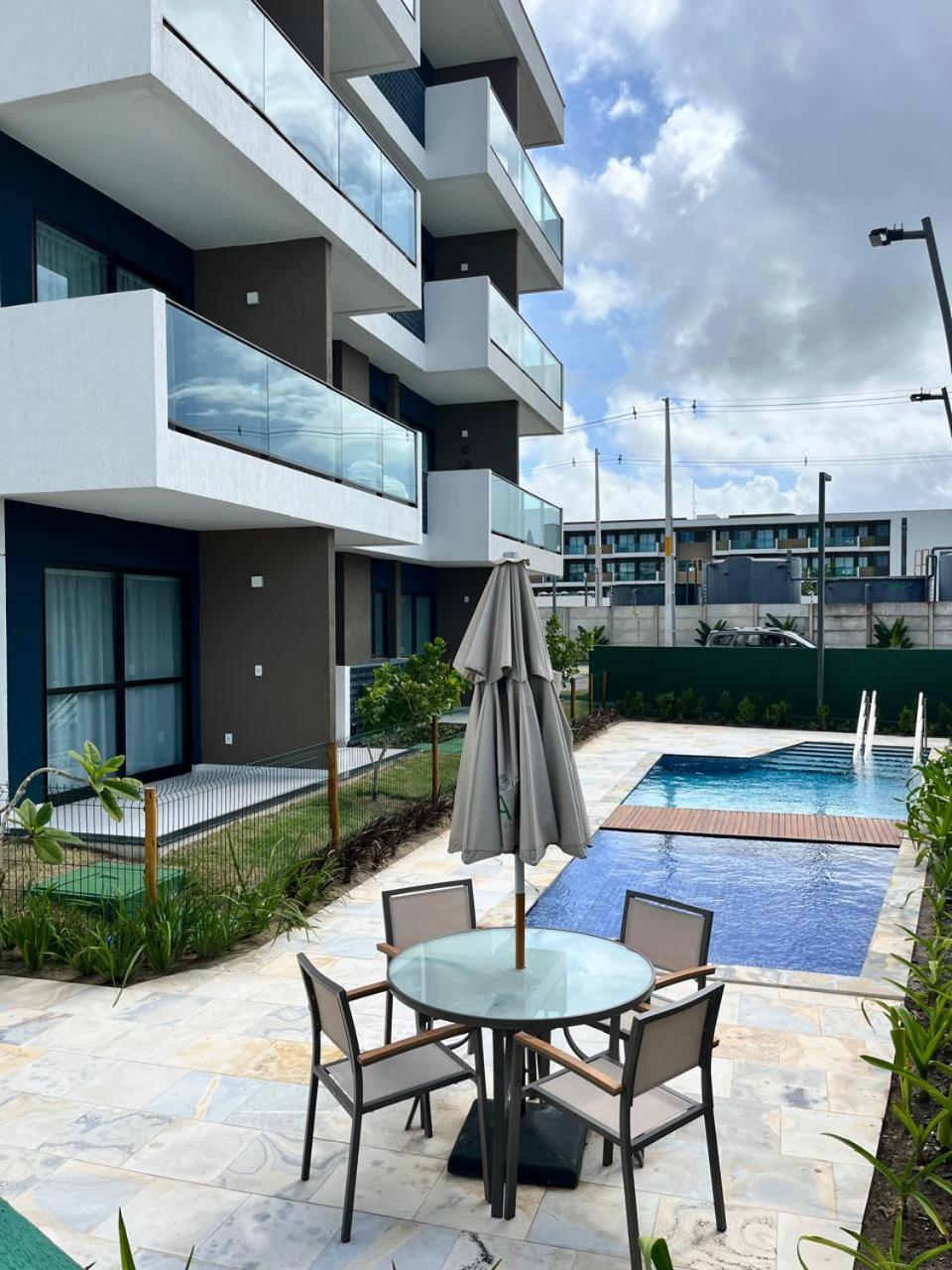 Resort em Porto de Galinhas- Flat Térreo Frente Piscinas- Muro Alto-B18