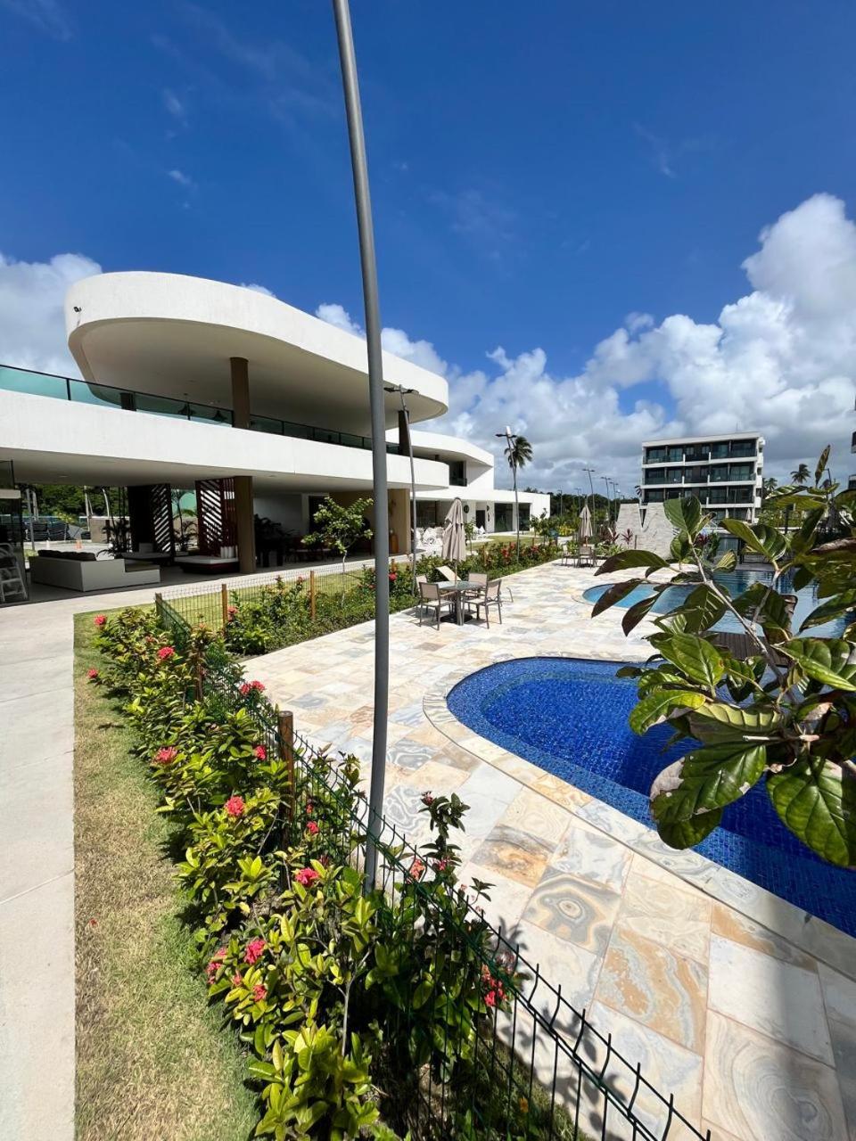Resort em Porto de Galinhas- Flat Térreo Frente Piscinas- Muro Alto-B18