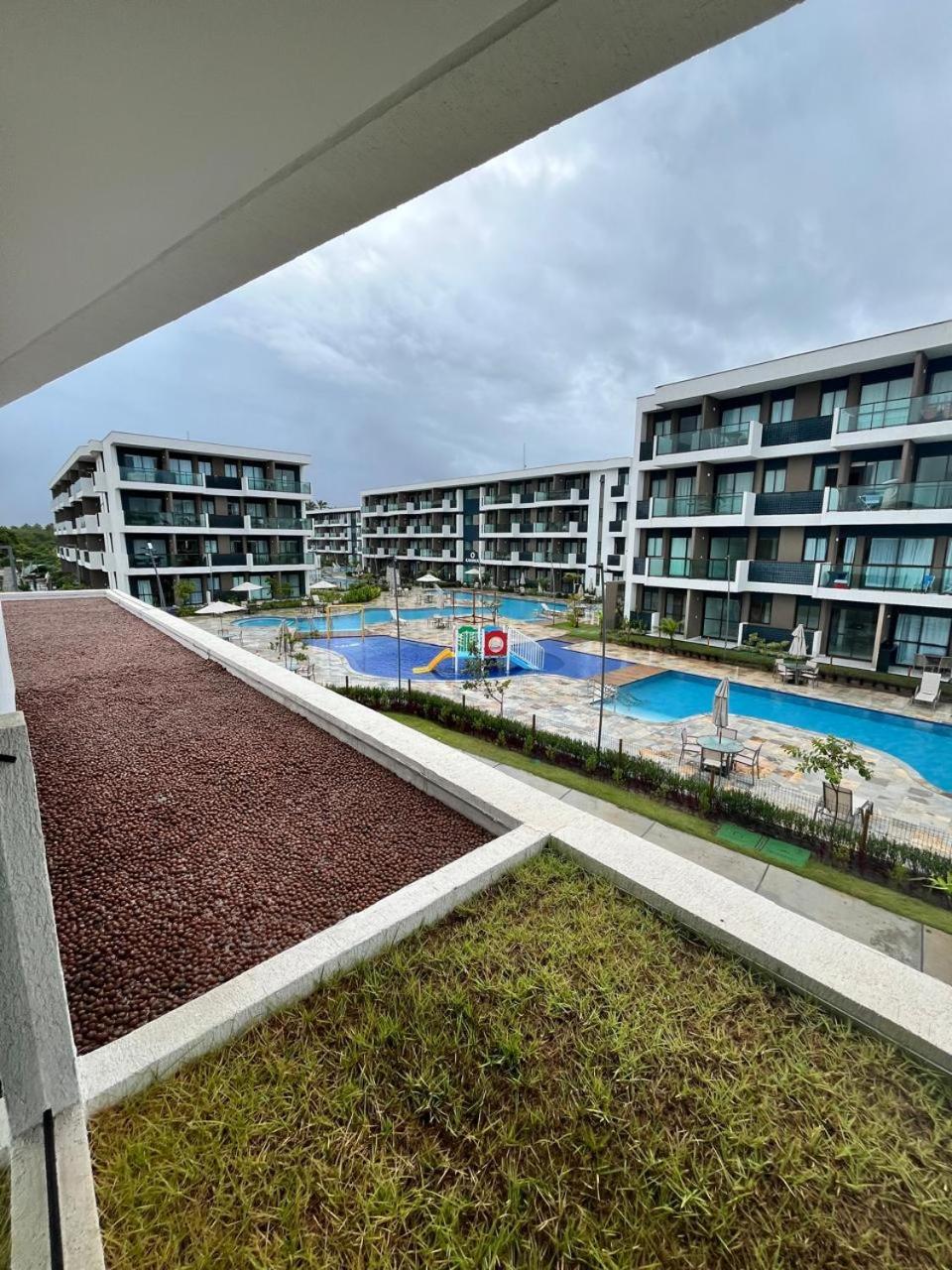 Resort em Porto de Galinhas- Flat Térreo Frente Piscinas- Muro Alto-B18
