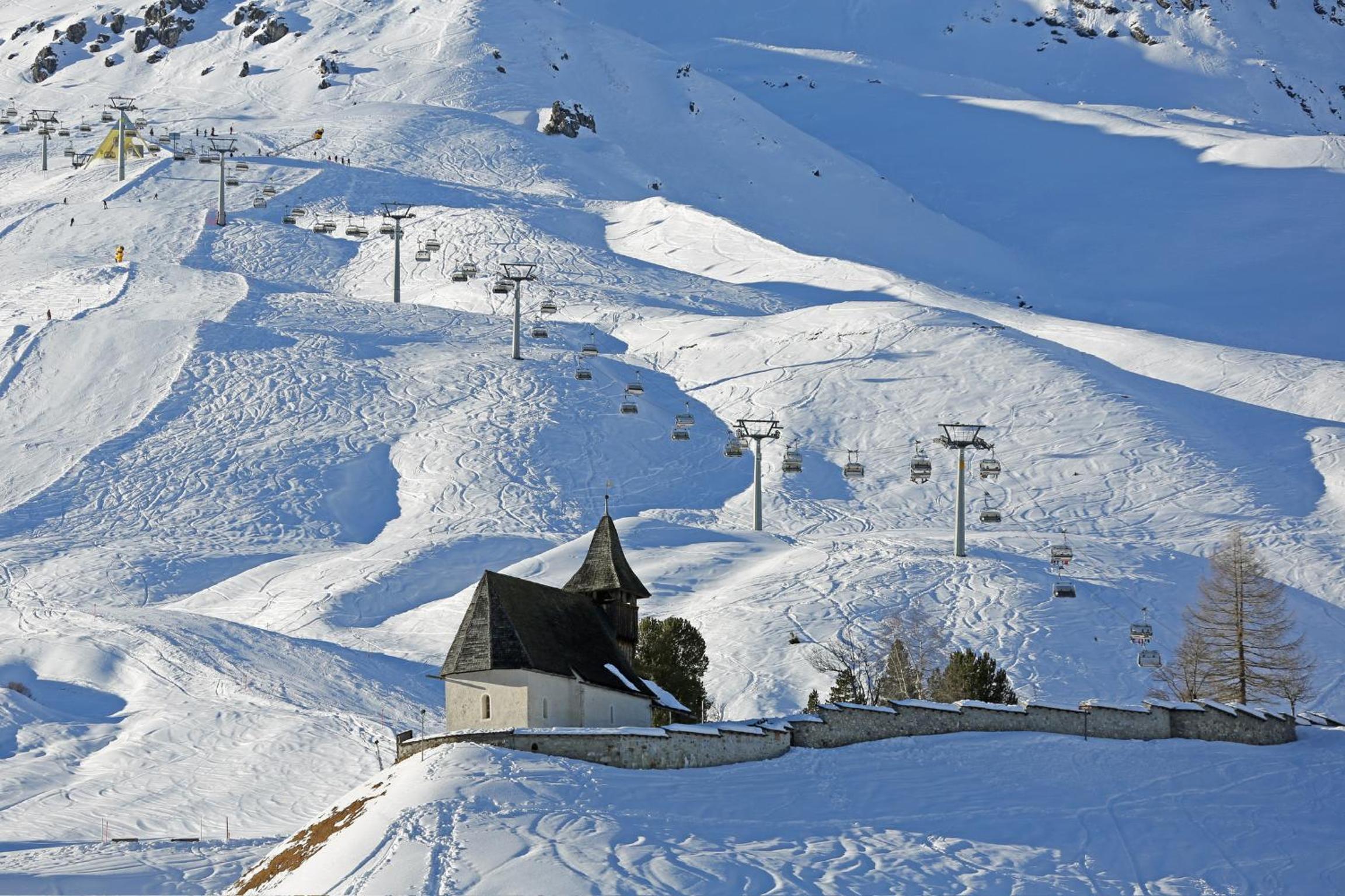 Ski-in Ski-out-Apartment Mountain Nest Parpan