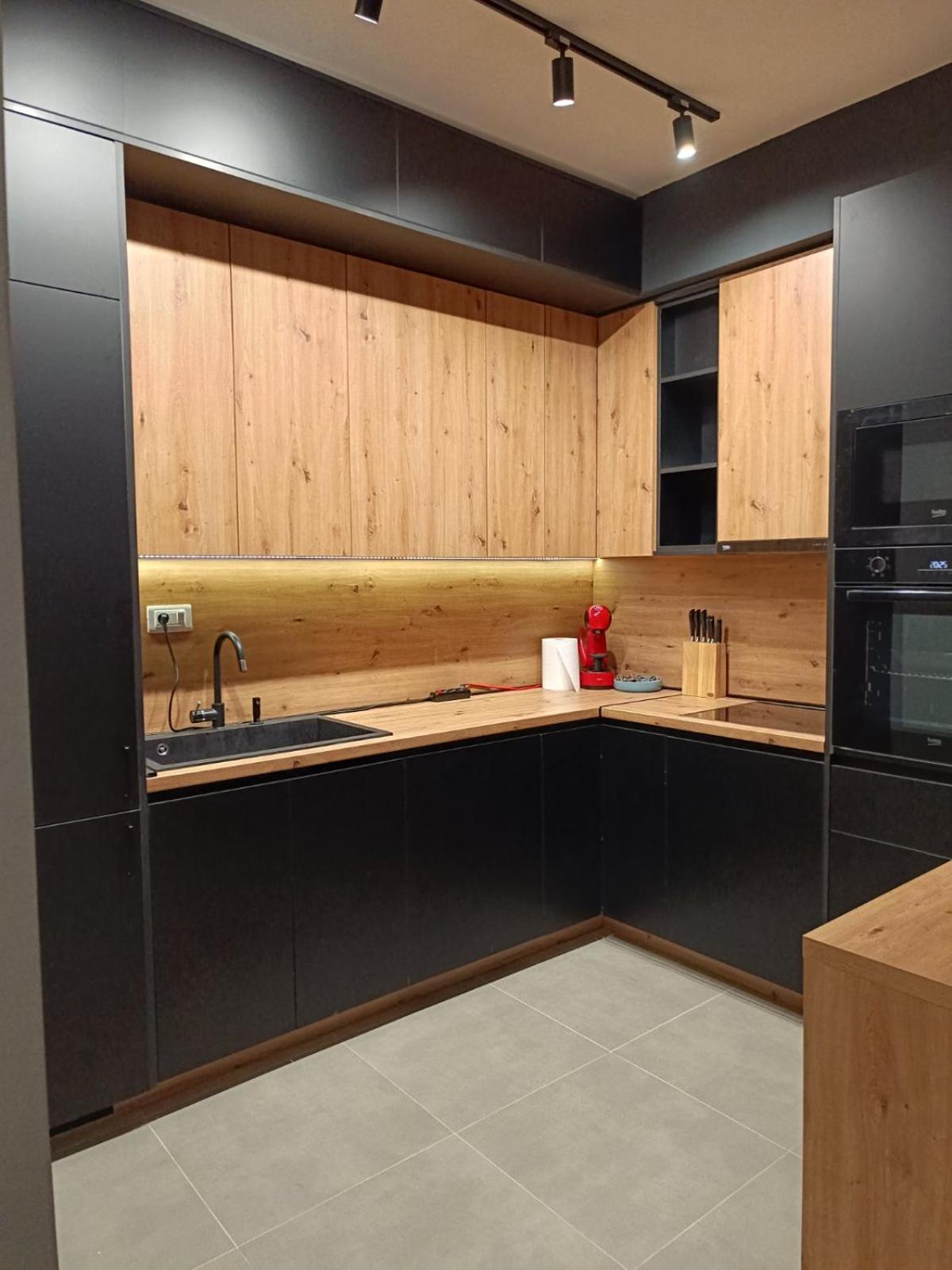 4th floor Aleksandra apt East Gate Mall free parking near Old Bazaar view 2