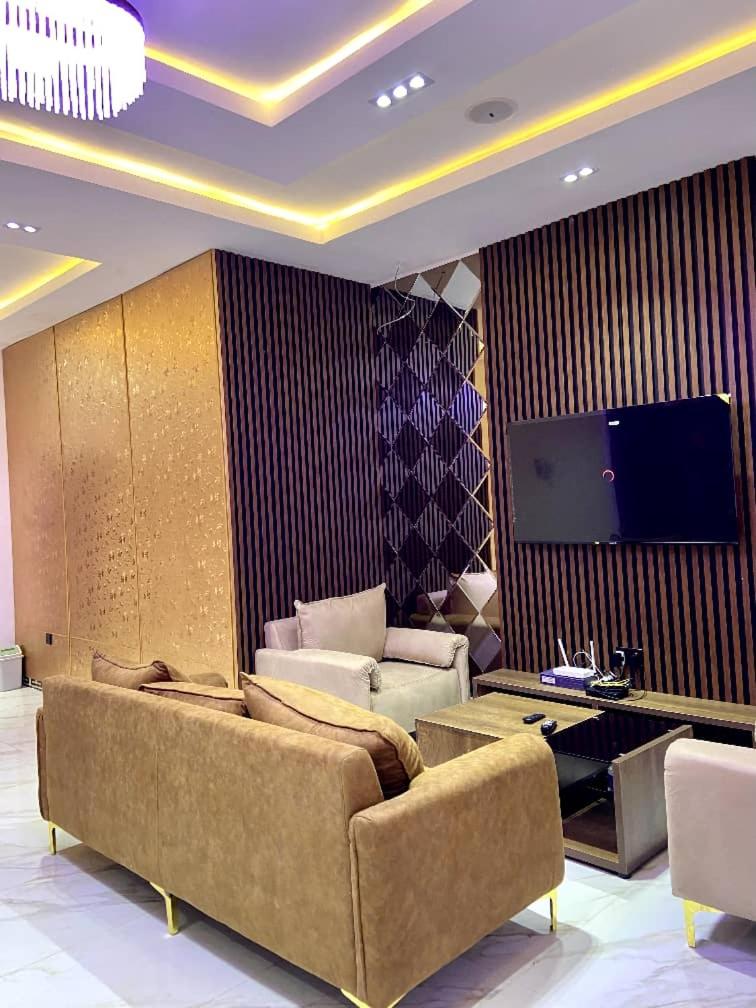 Luxury 2bed, 24hrs light, Netflix, WiFi in Gbagada view 2