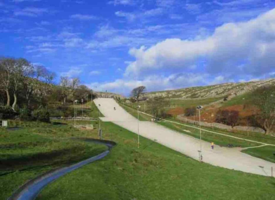 Orme Villa, Hot Tub, Llandudno, Stunning Views , sleeps 12 view 4