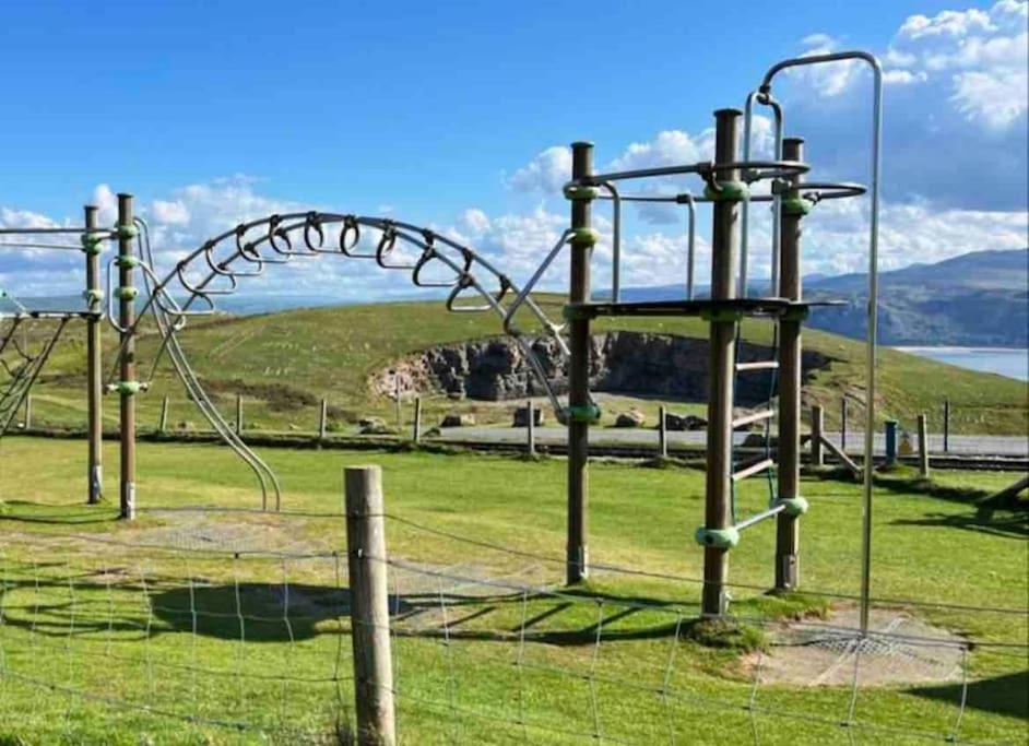 Orme Villa, Hot Tub, Llandudno, Stunning Views , sleeps 12 view 5