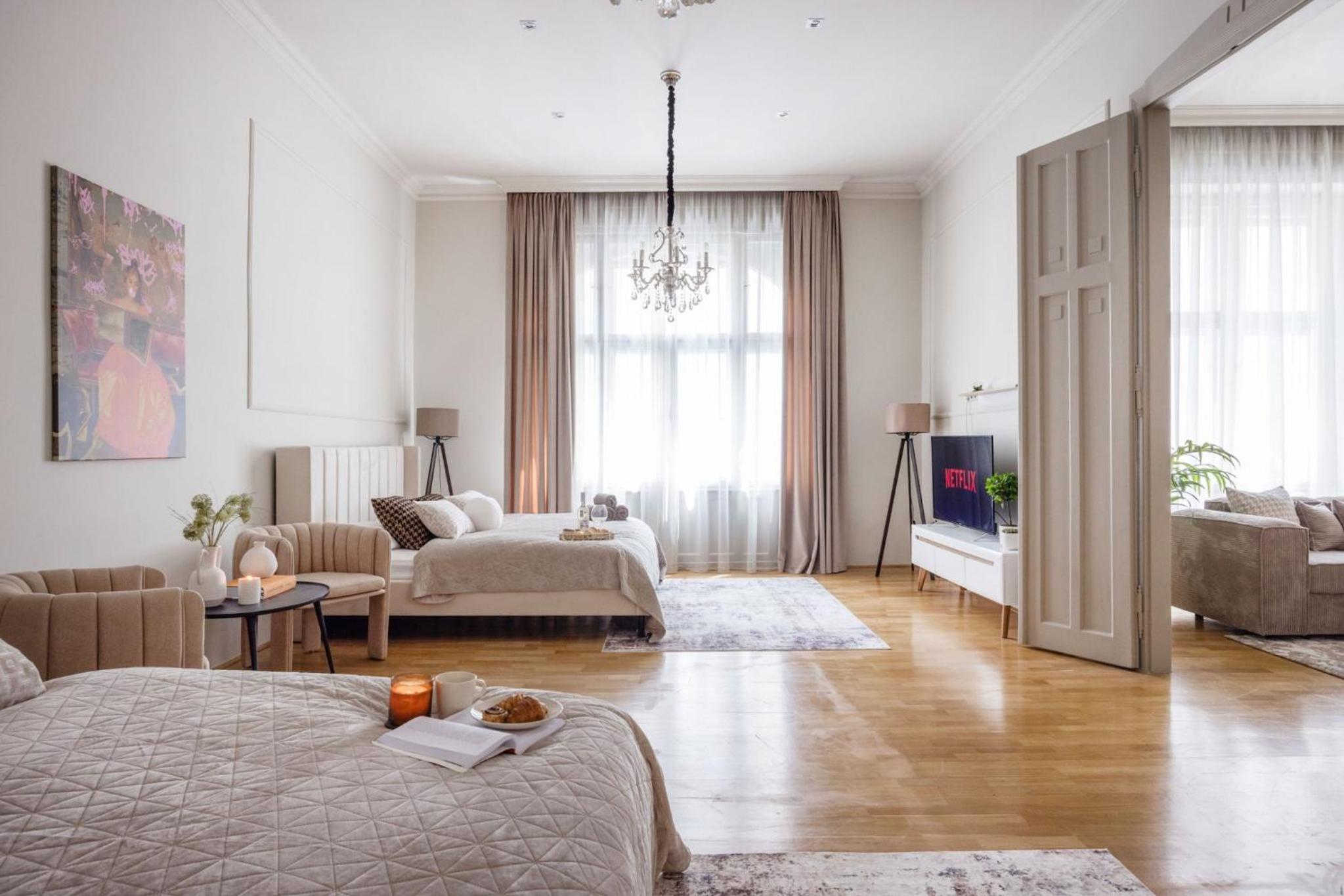 Timeless Elegant Apartment by Opera House view 3
