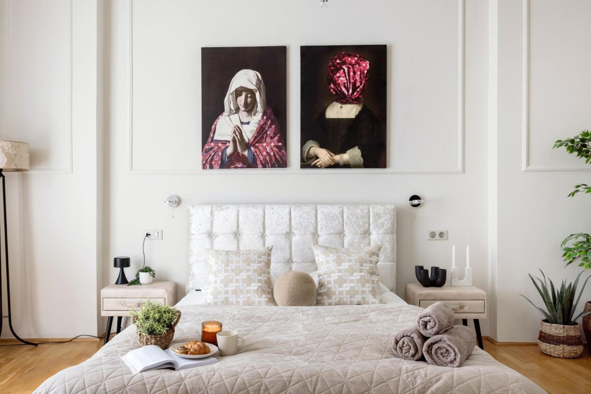 Timeless Elegant Apartment by Opera House view 2