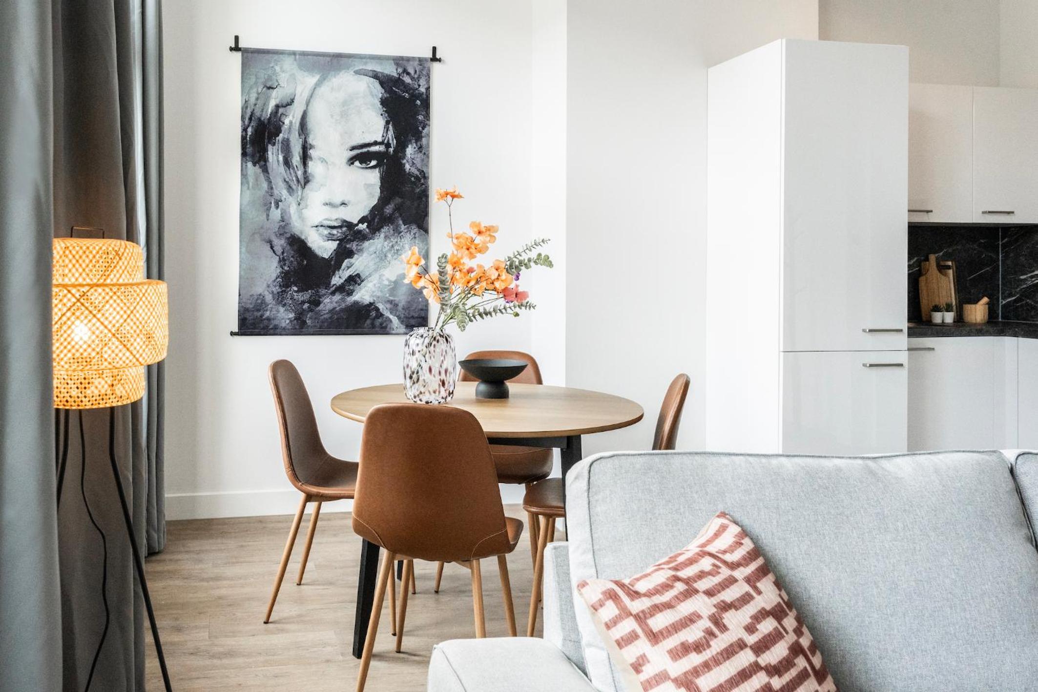 Tilburg 2br apartment, group friendly with kitchen view 5