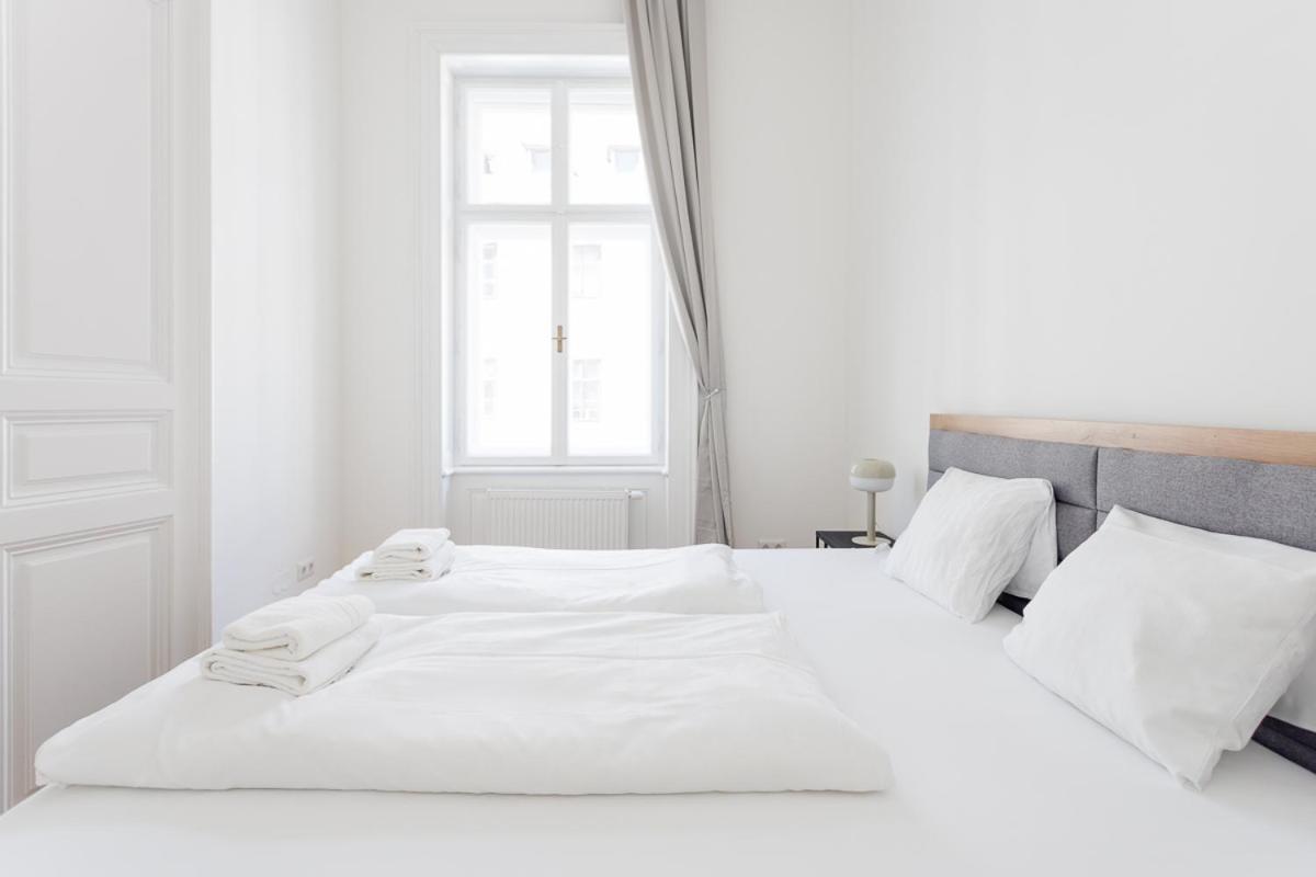 Stadtpark City Apartment is Calling - by 4ty3 Apartments