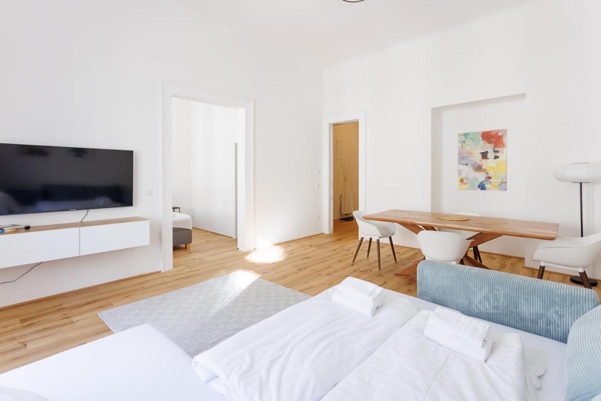 Stadtpark City Apartment is Calling - by 4ty3 Apartments