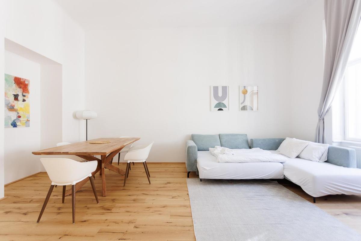 Stadtpark City Apartment is Calling - by 4ty3 Apartments