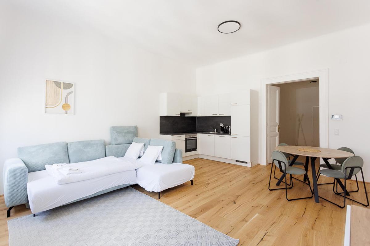 Stadtpark City Apartment is Calling - by 4ty3 Apartments