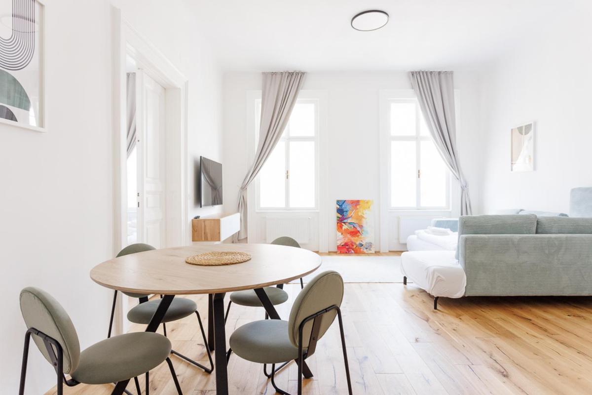 Stadtpark City Apartment is Calling - by 4ty3 Apartments