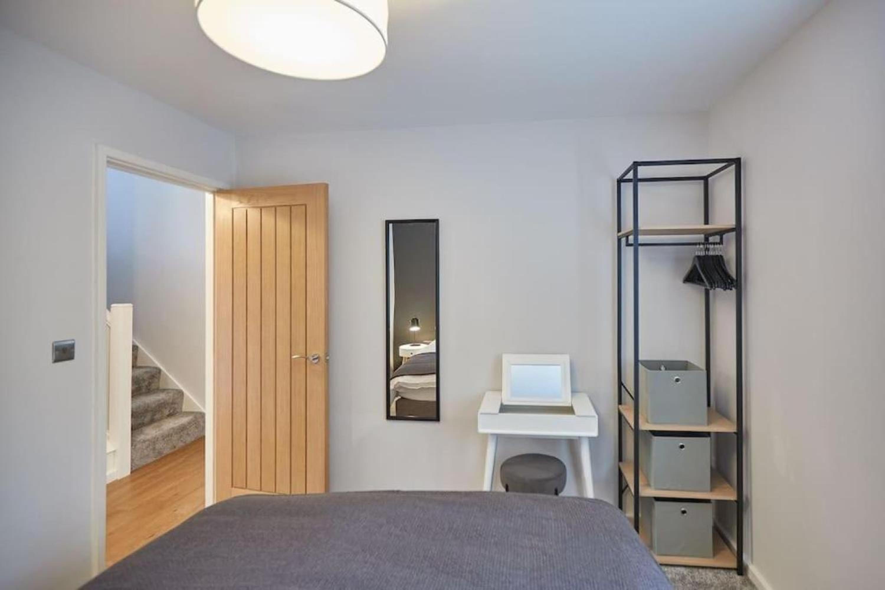Curlew House, with parking and Abbey views! view 2