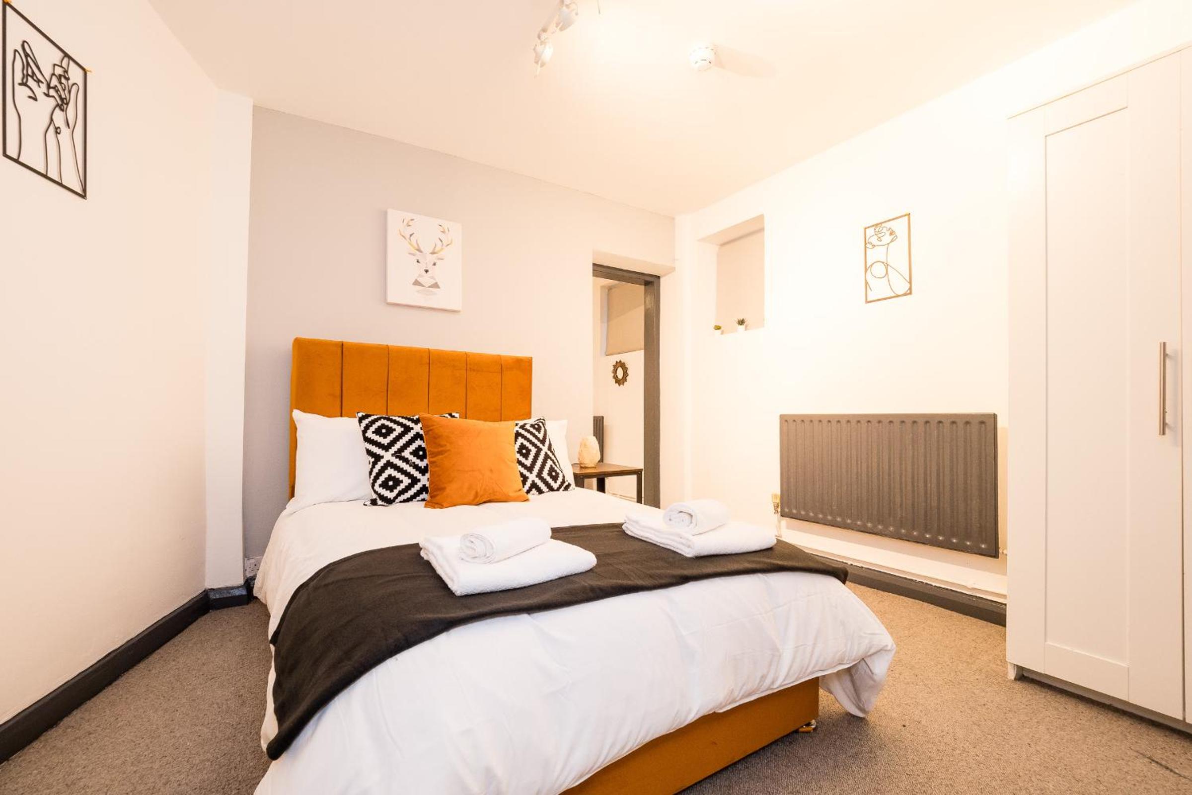 Spacious 6 Ensuite Bedroom House in Central London