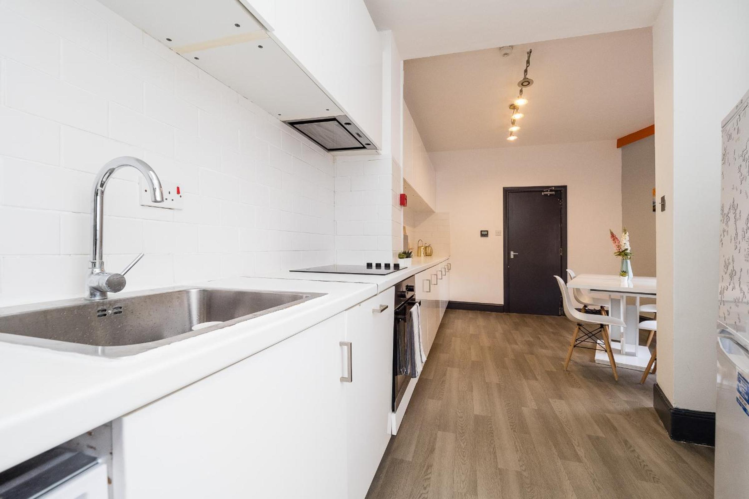 Spacious 6 Ensuite Bedroom House in Central London