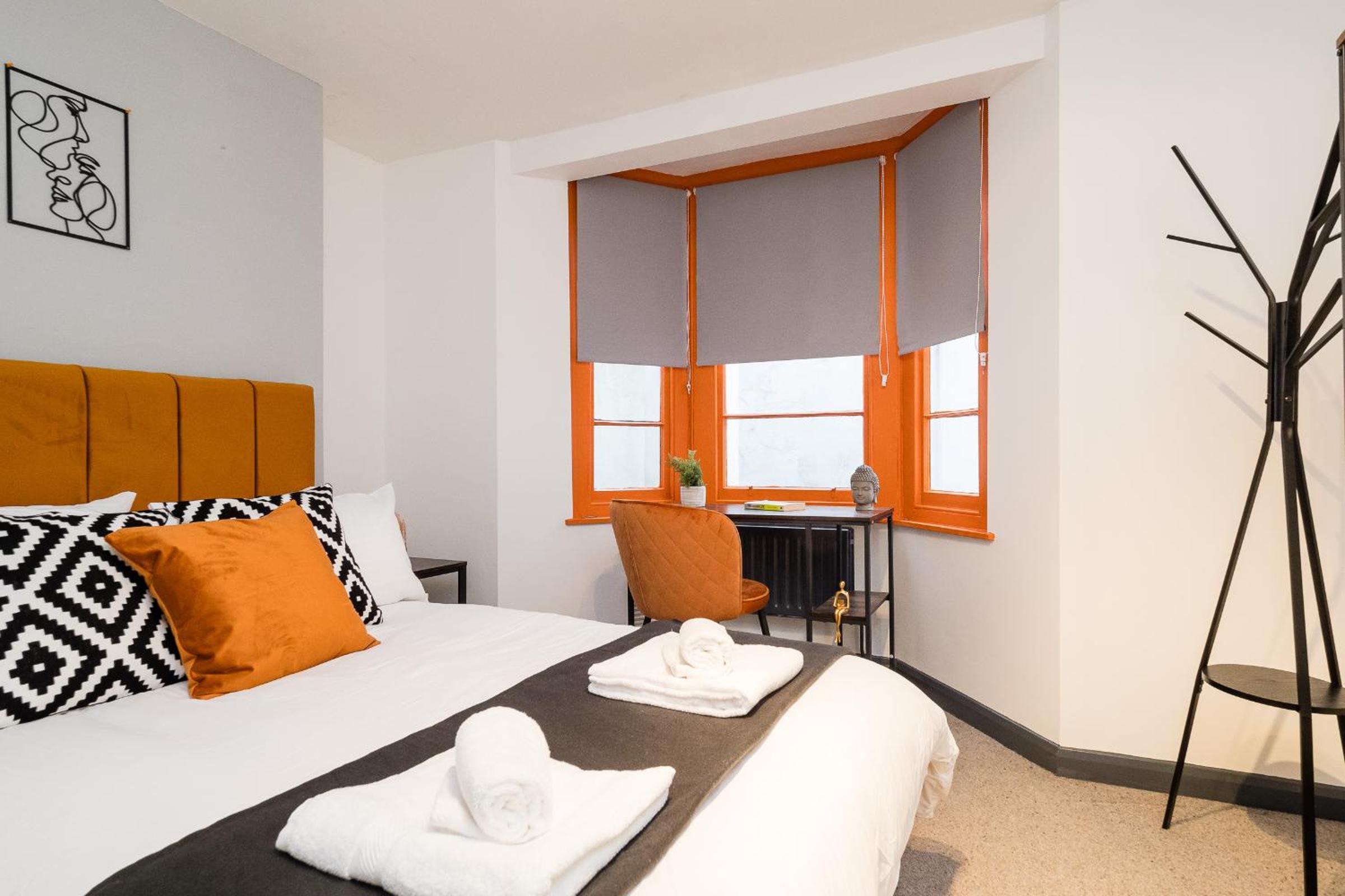 Spacious 6 Ensuite Bedroom House in Central London