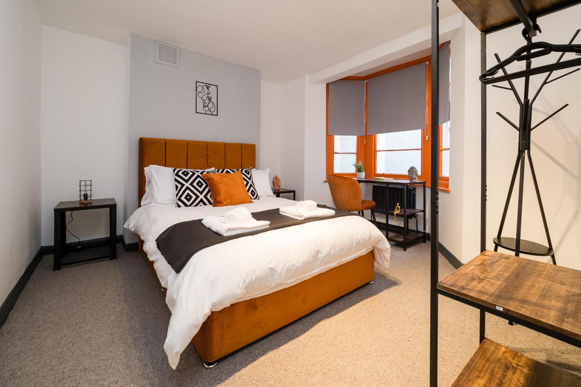 Spacious 6 Ensuite Bedroom House in Central London