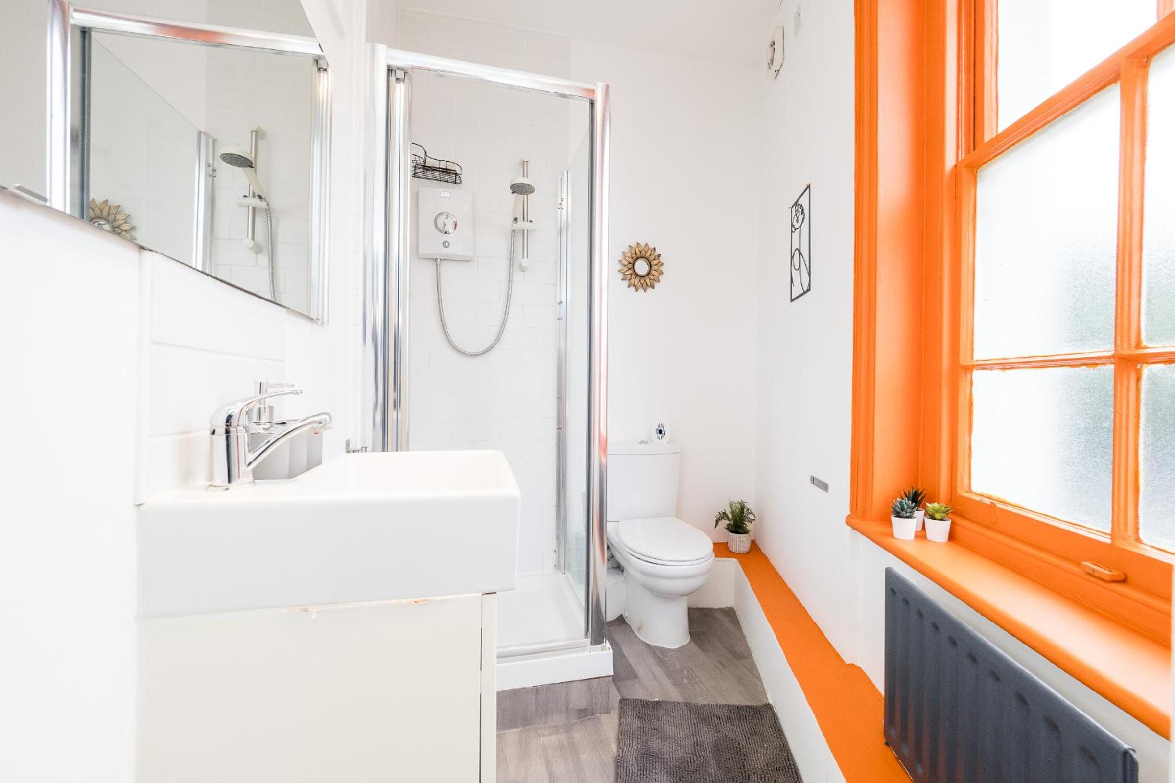 Spacious 6 Ensuite Bedroom House in Central London