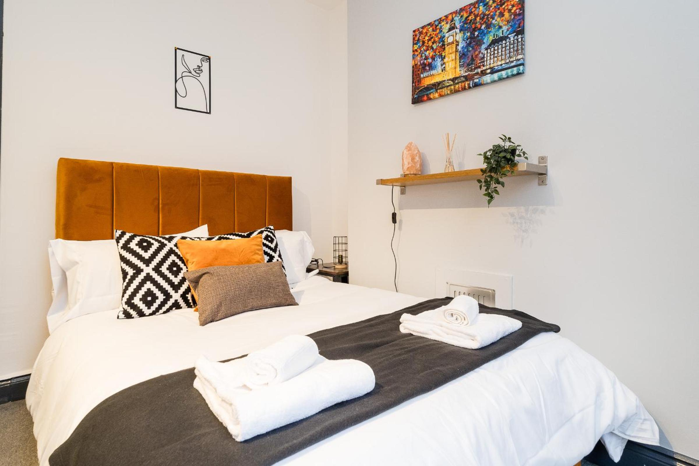 Spacious 6 Ensuite Bedroom House in Central London