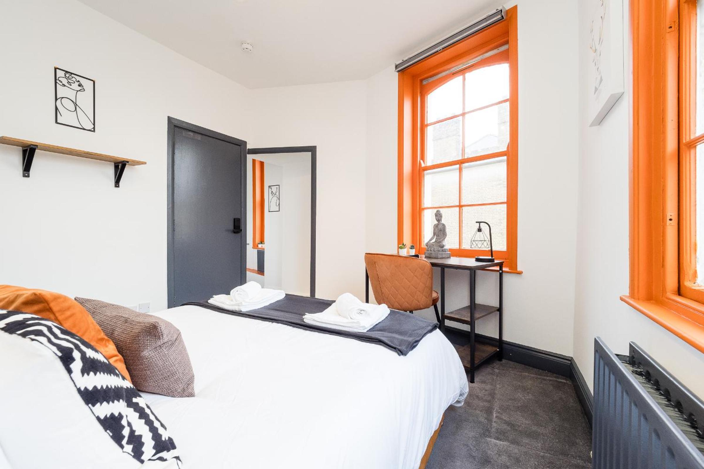Spacious 6 Ensuite Bedroom House in Central London