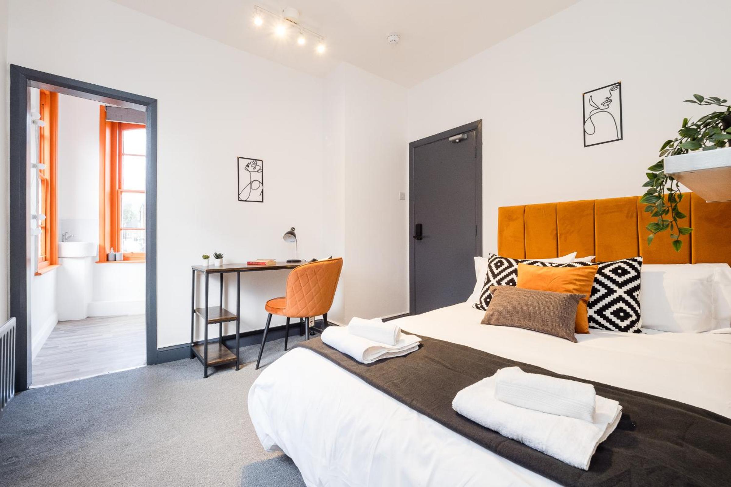 Spacious 6 Ensuite Bedroom House in Central London