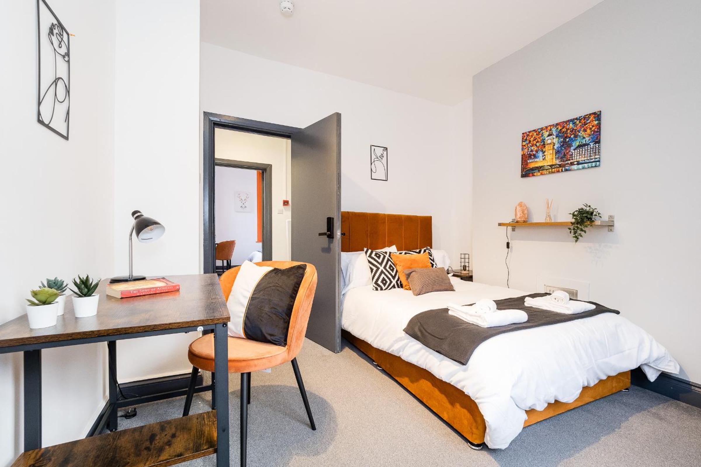 Spacious 6 Ensuite Bedroom House in Central London