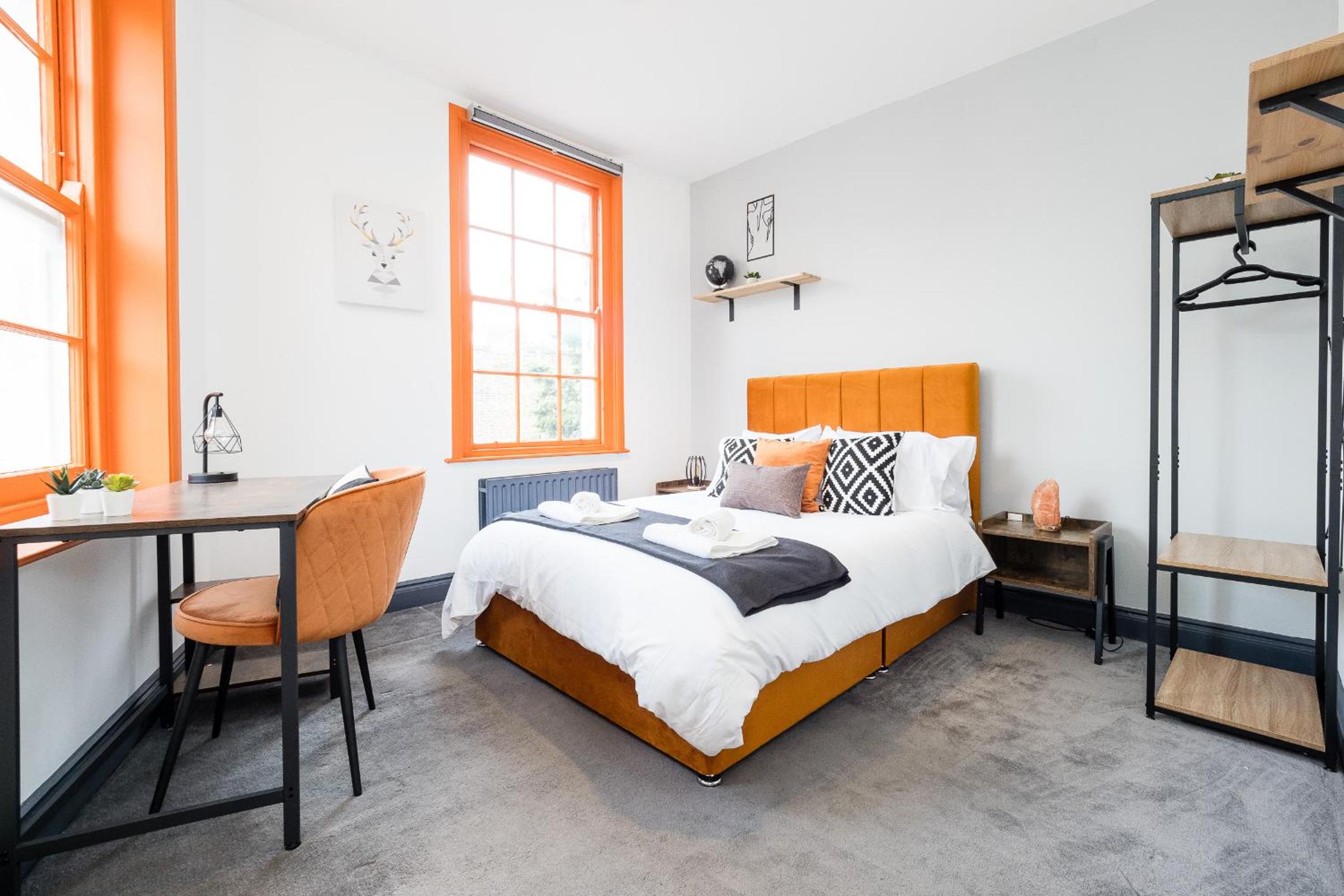 Spacious 6 Ensuite Bedroom House in Central London