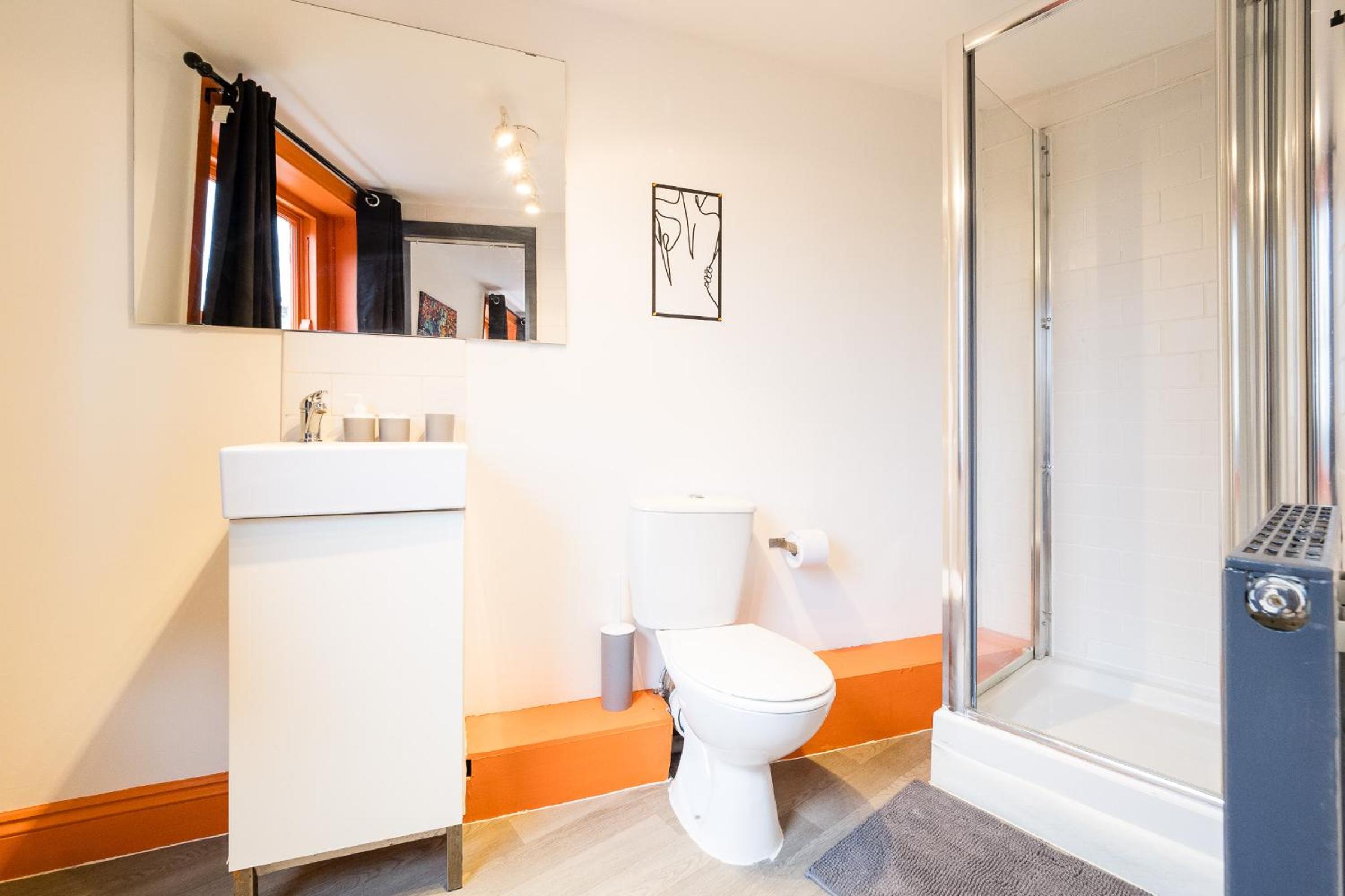 Spacious 6 Ensuite Bedroom House in Central London