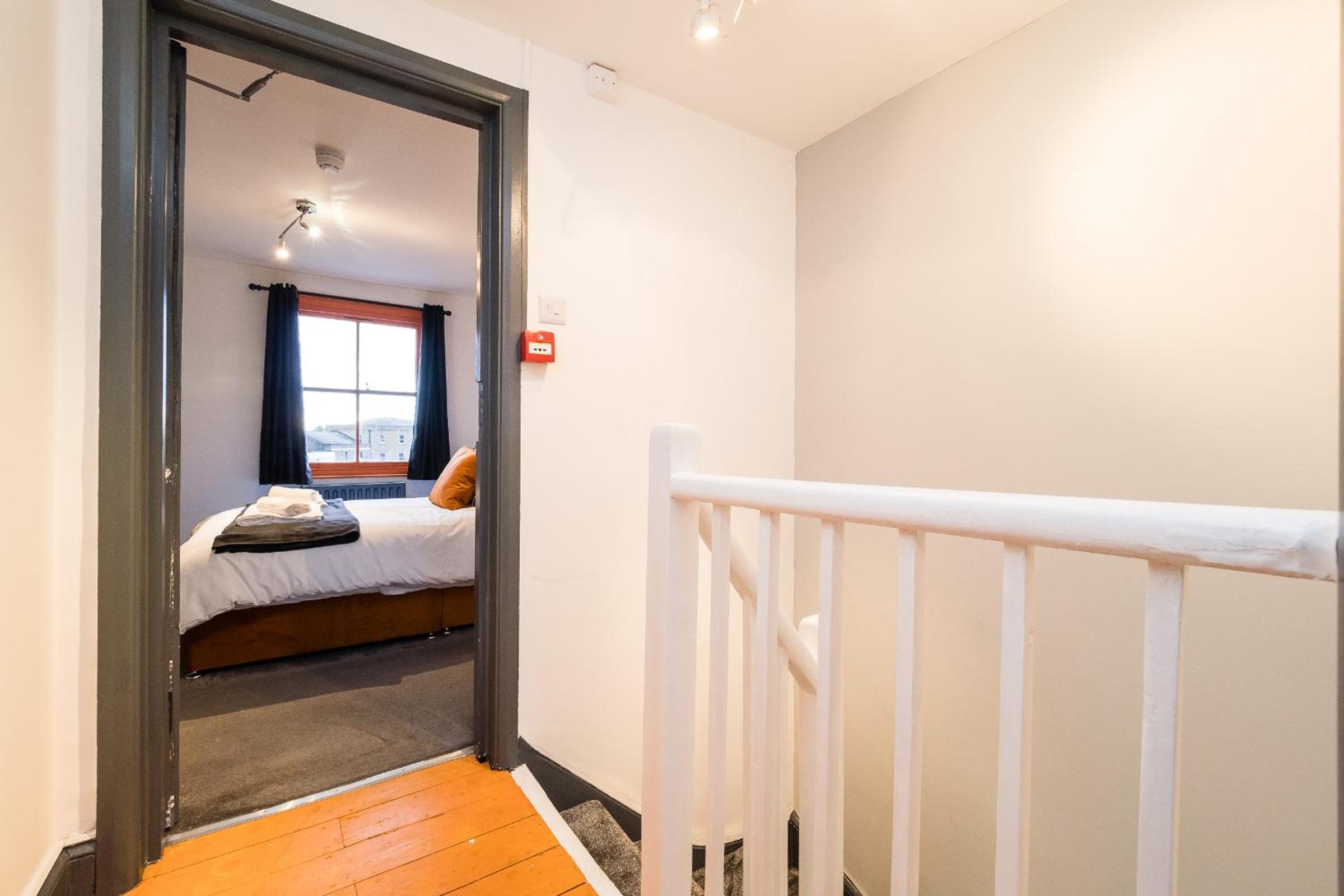 Spacious 6 Ensuite Bedroom House in Central London