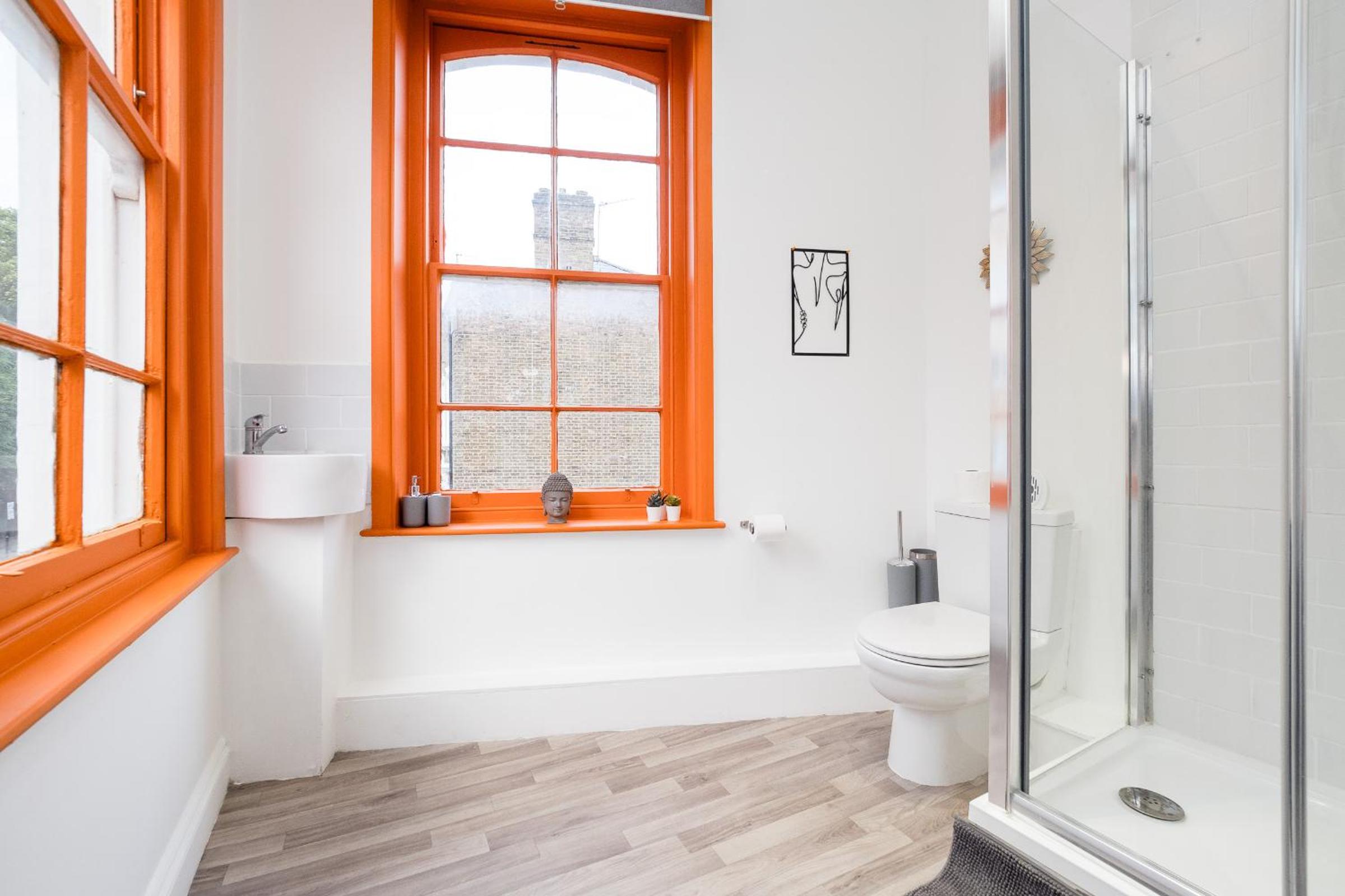 Spacious 6 Ensuite Bedroom House in Central London