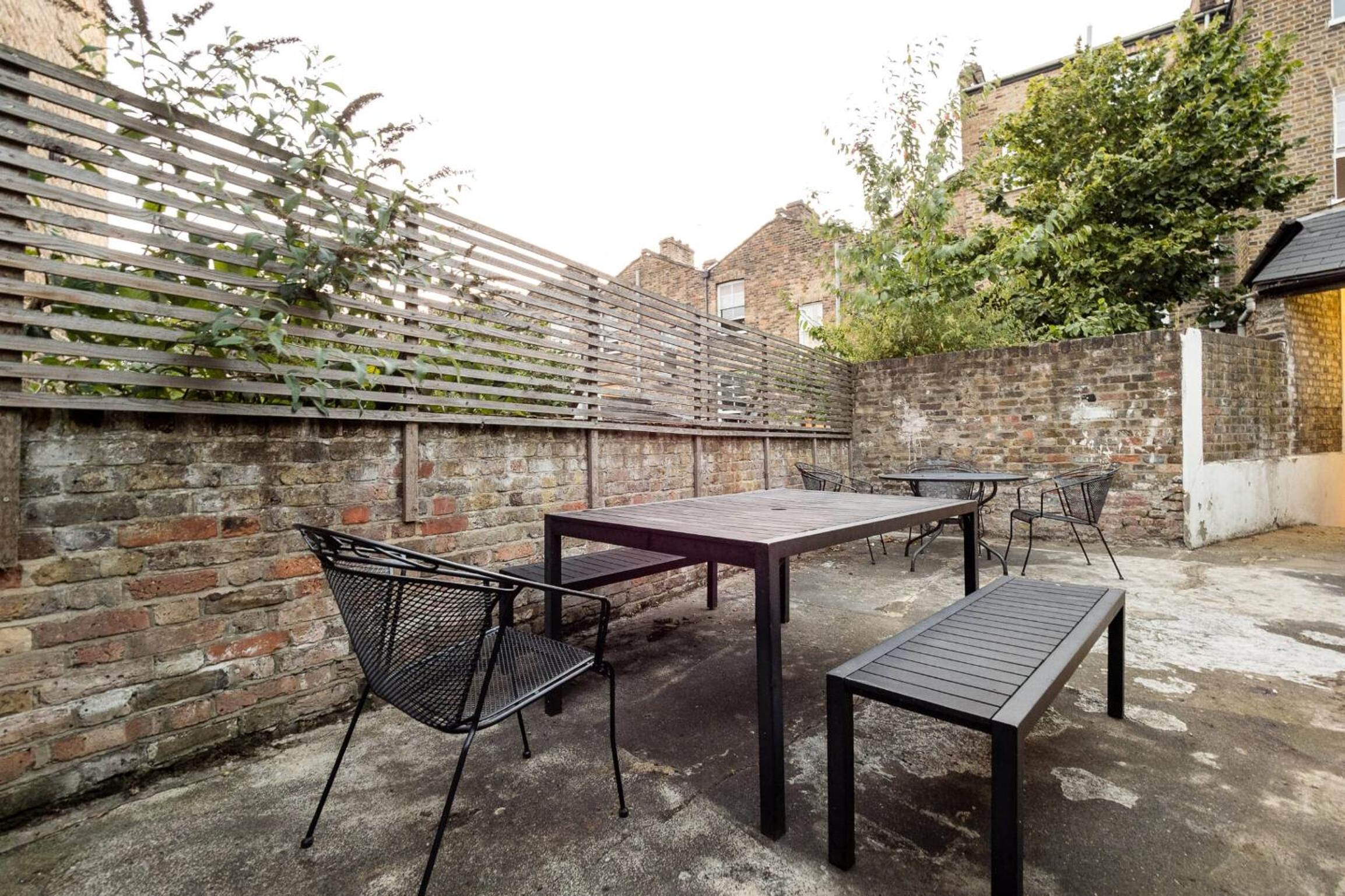 Spacious 6 Ensuite Bedroom House in Central London