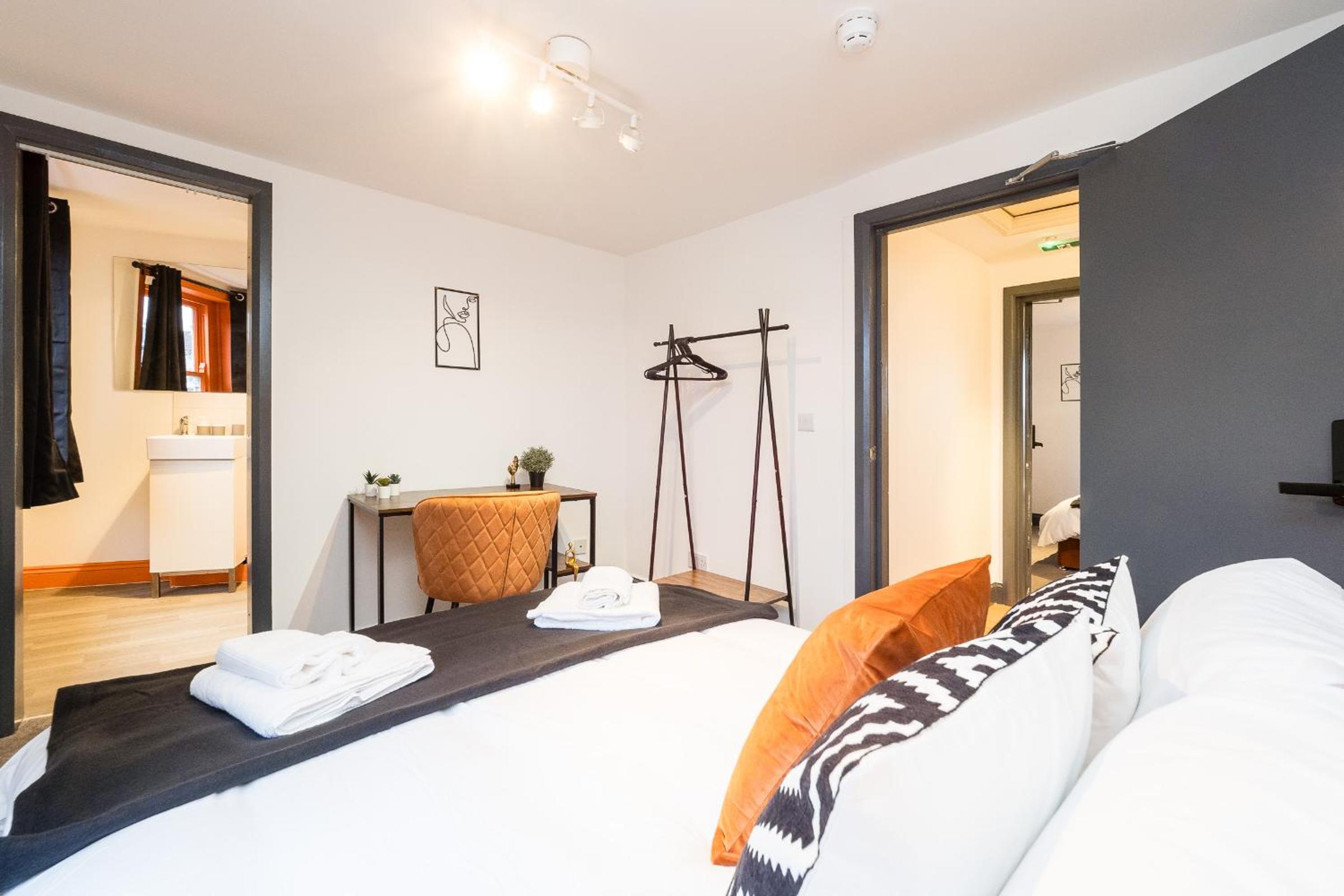 Spacious 6 Ensuite Bedroom House in Central London