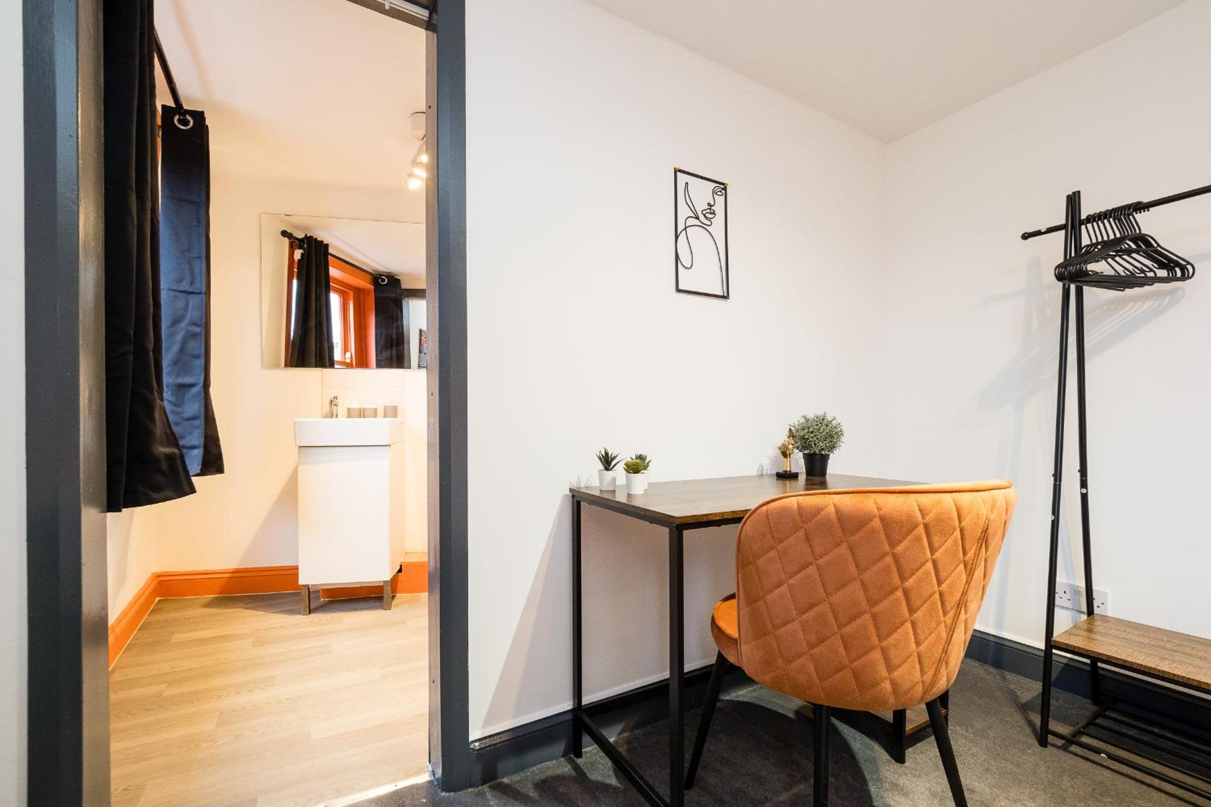 Spacious 6 Ensuite Bedroom House in Central London