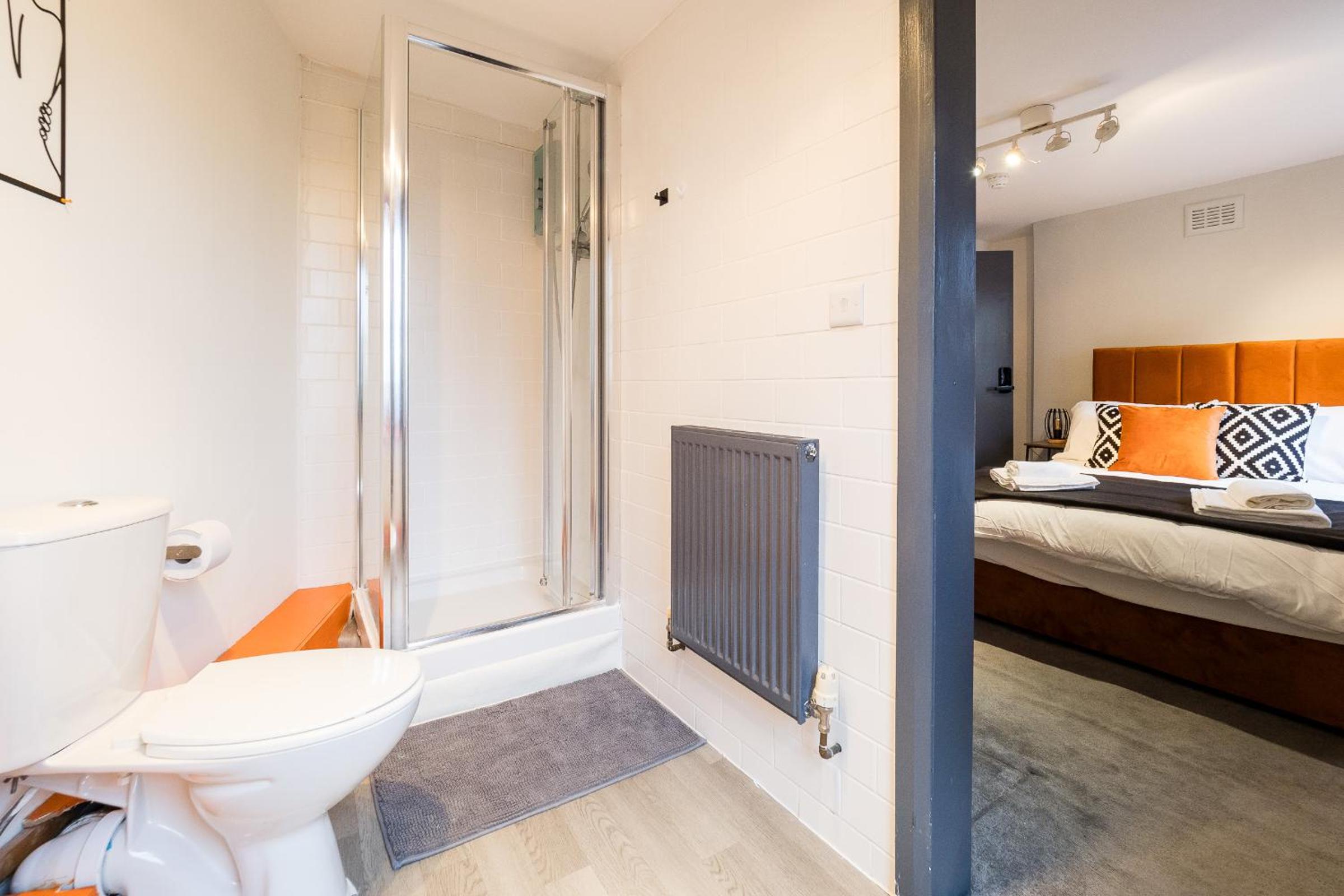 Spacious 6 Ensuite Bedroom House in Central London