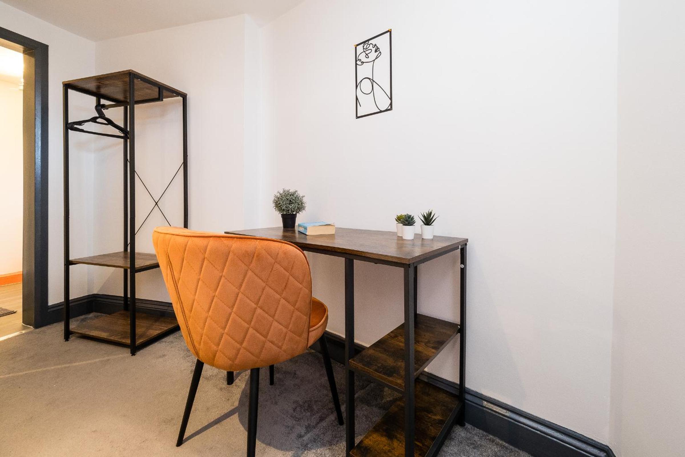 Spacious 6 Ensuite Bedroom House in Central London