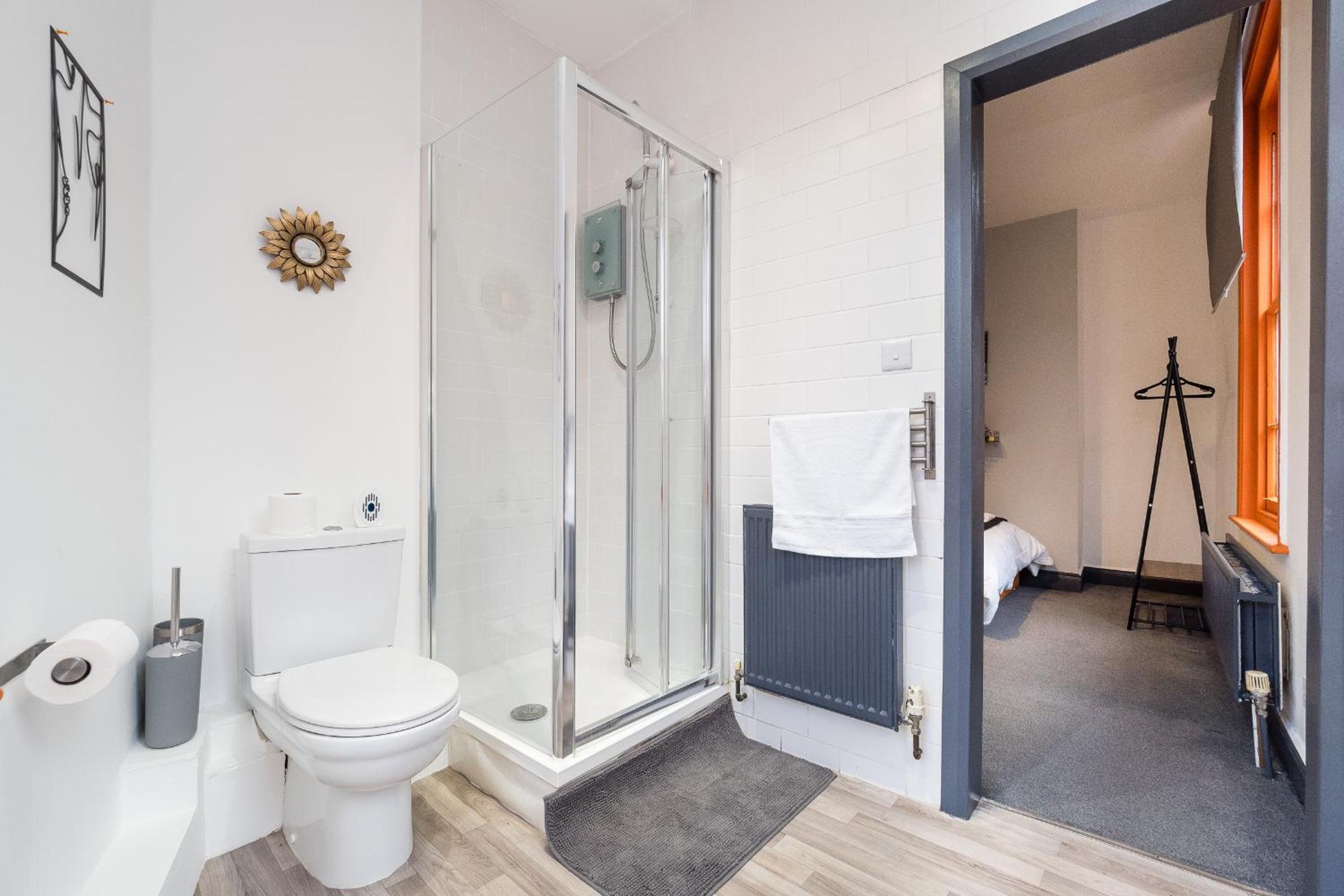 Spacious 6 Ensuite Bedroom House in Central London