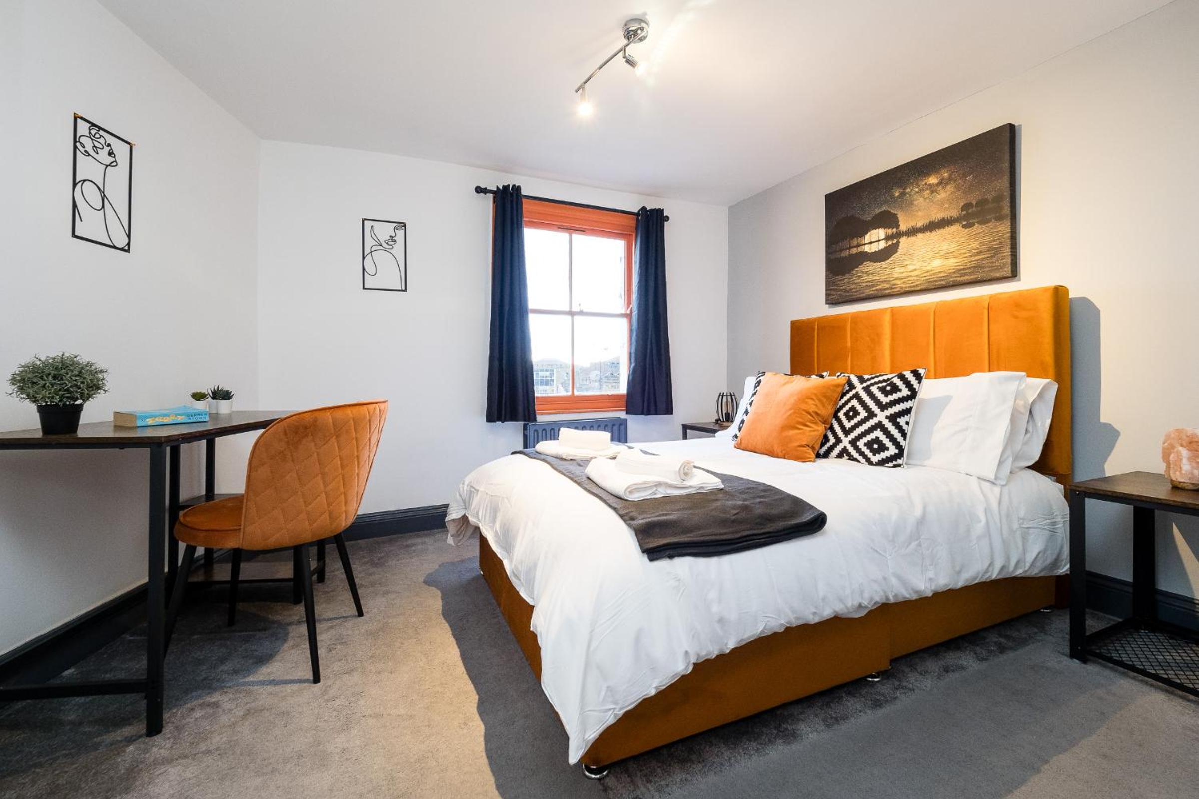 Spacious 6 Ensuite Bedroom House in Central London