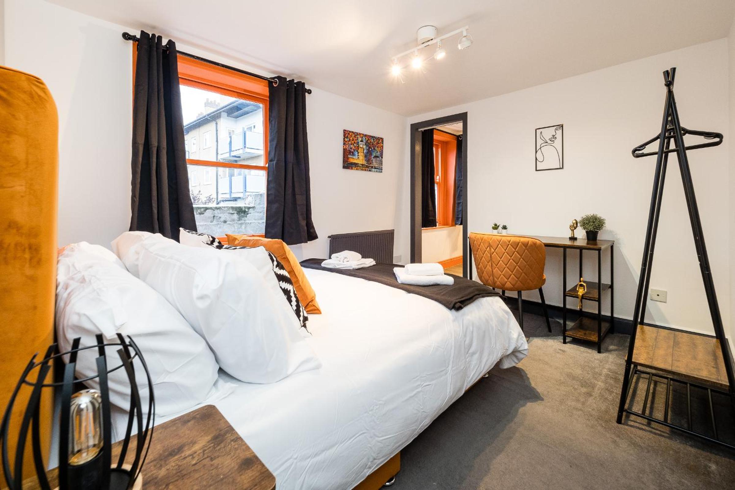 Spacious 6 Ensuite Bedroom House in Central London