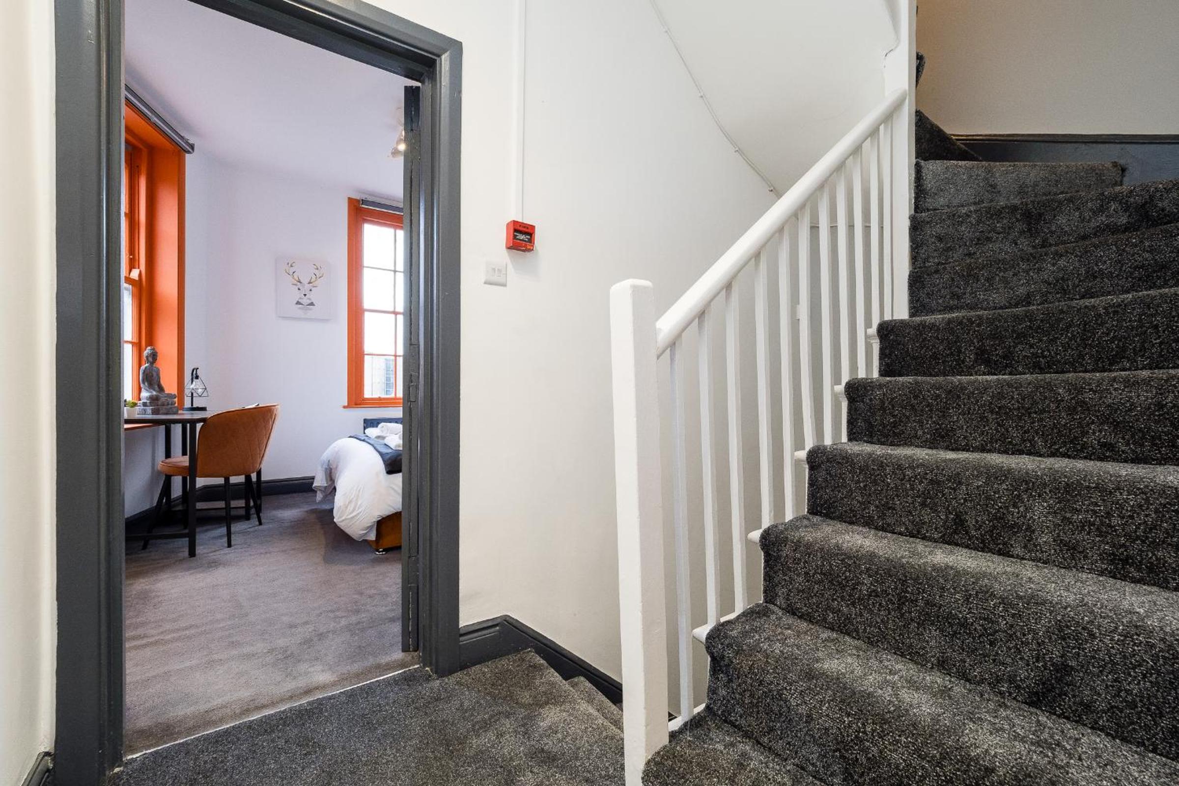 Spacious 6 Ensuite Bedroom House in Central London