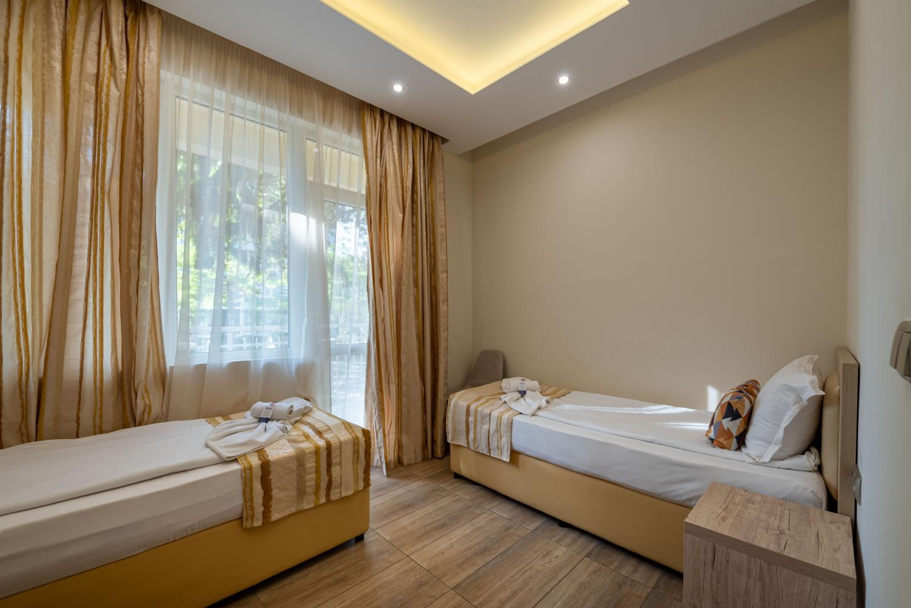 Perla Apartments First Line view 5